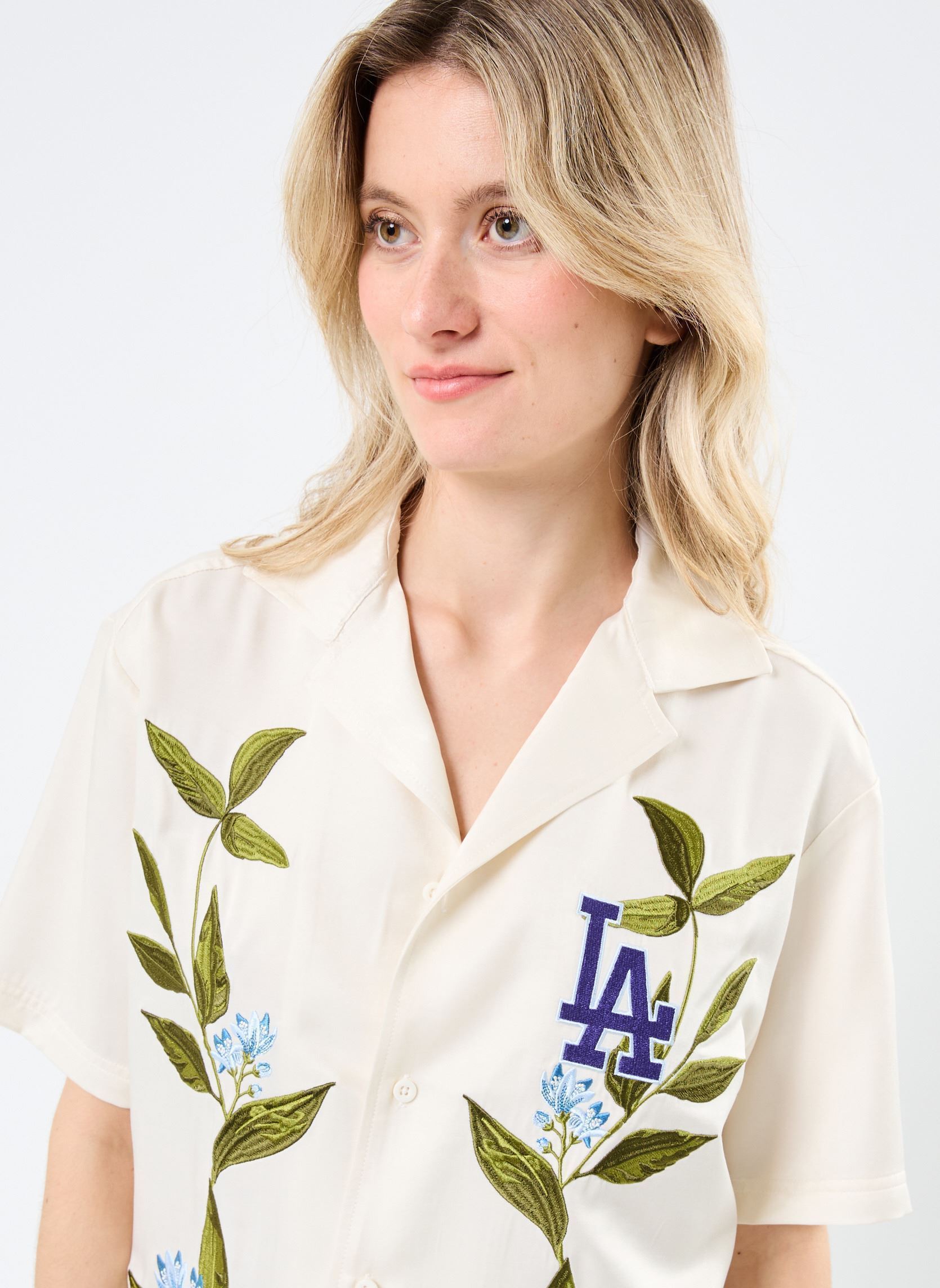 Chemises manches courtes Floral Revere Shirt Women femme blanc New Era Chemises manches courtes Floral Revere Shirt Women femme blanc LOS ANGELES DODGERS OFW