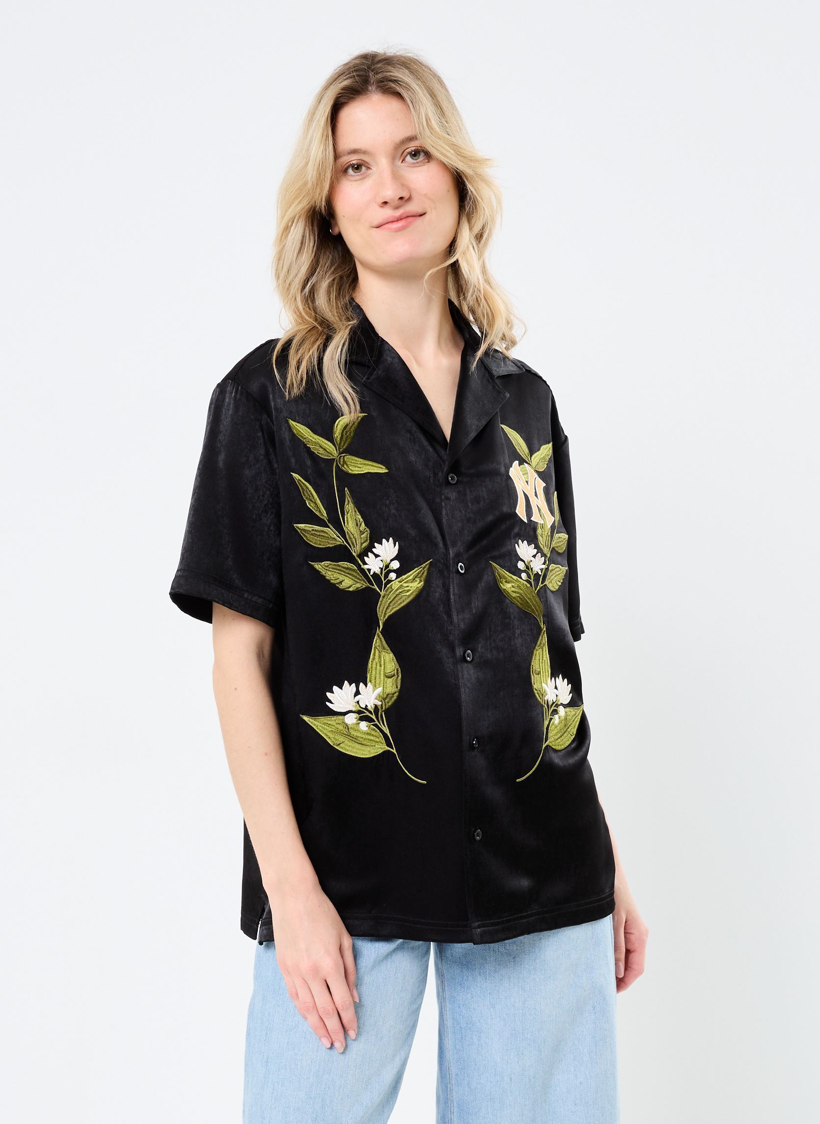 Kurzarm-Hemden Floral Revere Shirt Women damen schwarz New Era Kurzarm-Hemden Floral Revere Shirt Women damen schwarz NEW YORK YANKEES BLK