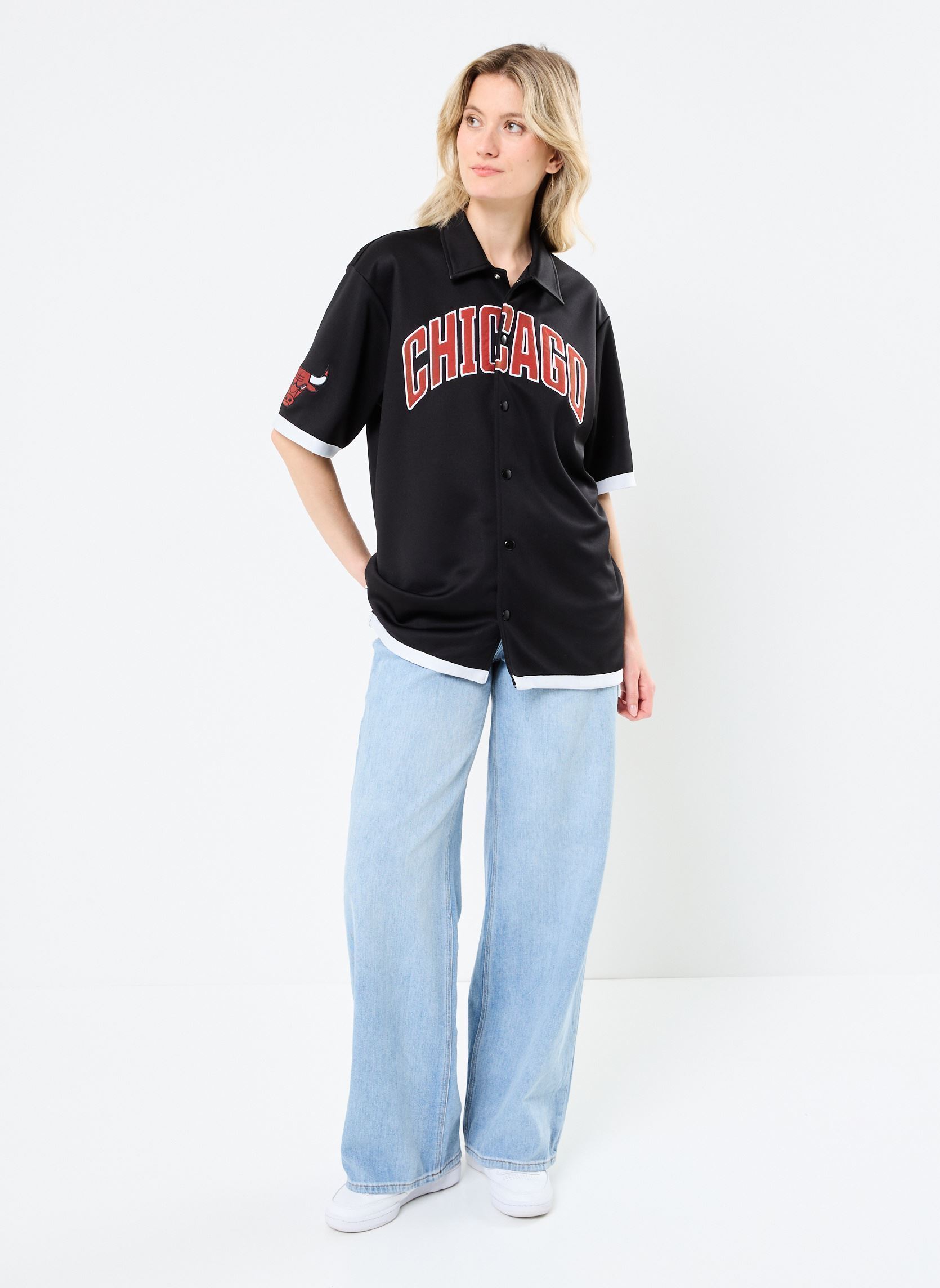 Chemises manches courtes Nba Snap Button Shirt Women femme noir New Era Chemises manches courtes Nba Snap Button Shirt Women femme noir CHICAGO BULLS BLK