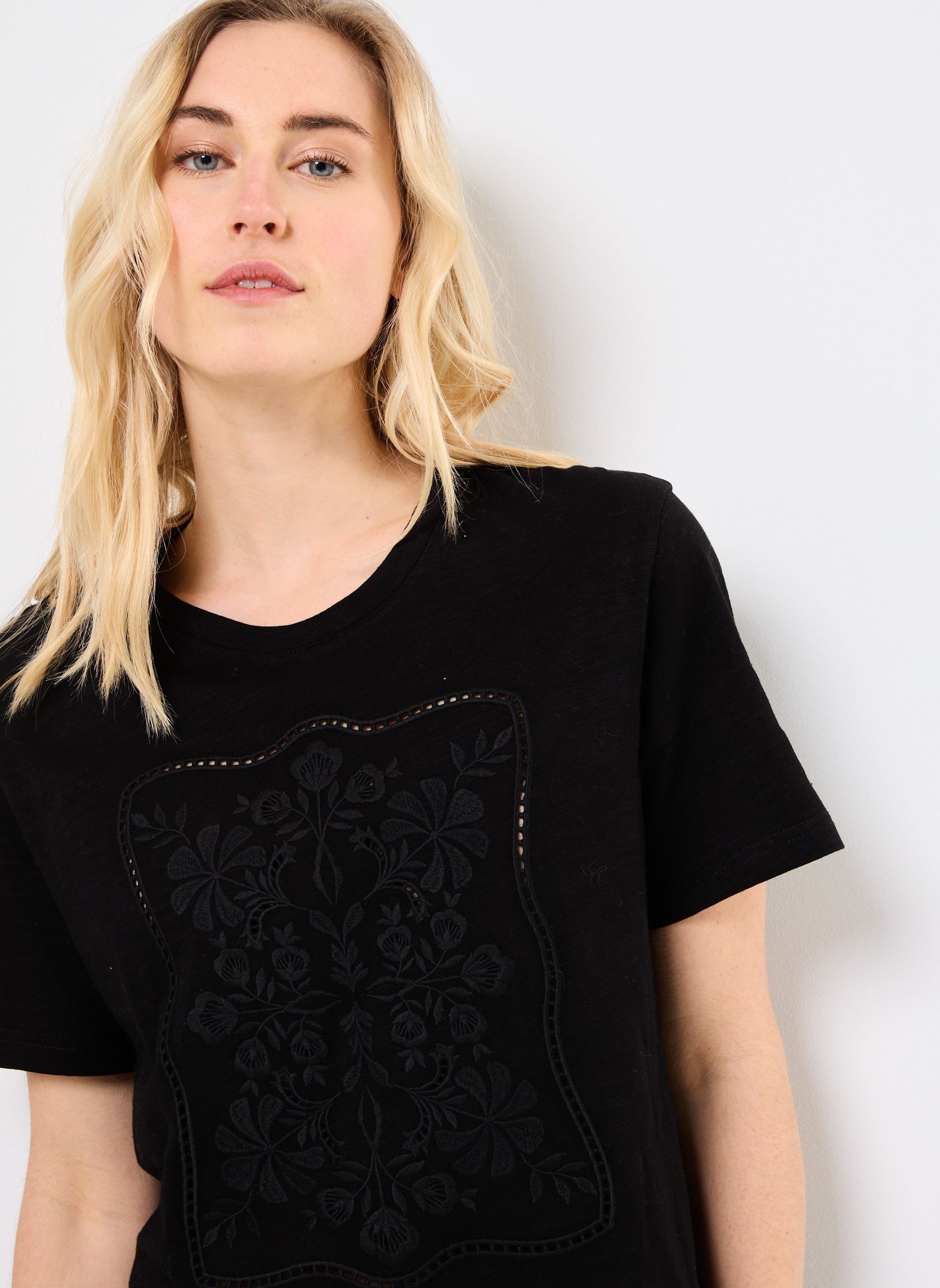 Tee-shirts manches courtes THESSA femme noir La Petite Etoile Tee-shirts manches courtes THESSA femme noir 00-NOIR