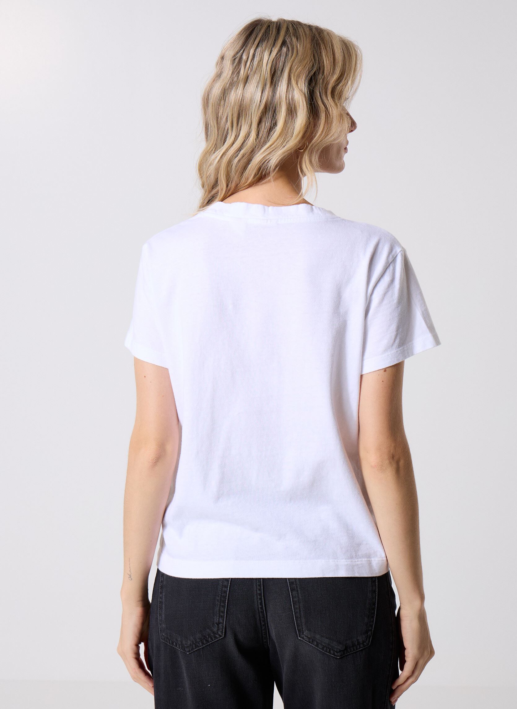 T-shirts met korte mouwen BOXY VNECK TEE NEUTRALS dames wit Levi's T-shirts met korte mouwen BOXY VNECK TEE NEUTRALS dames wit White +
