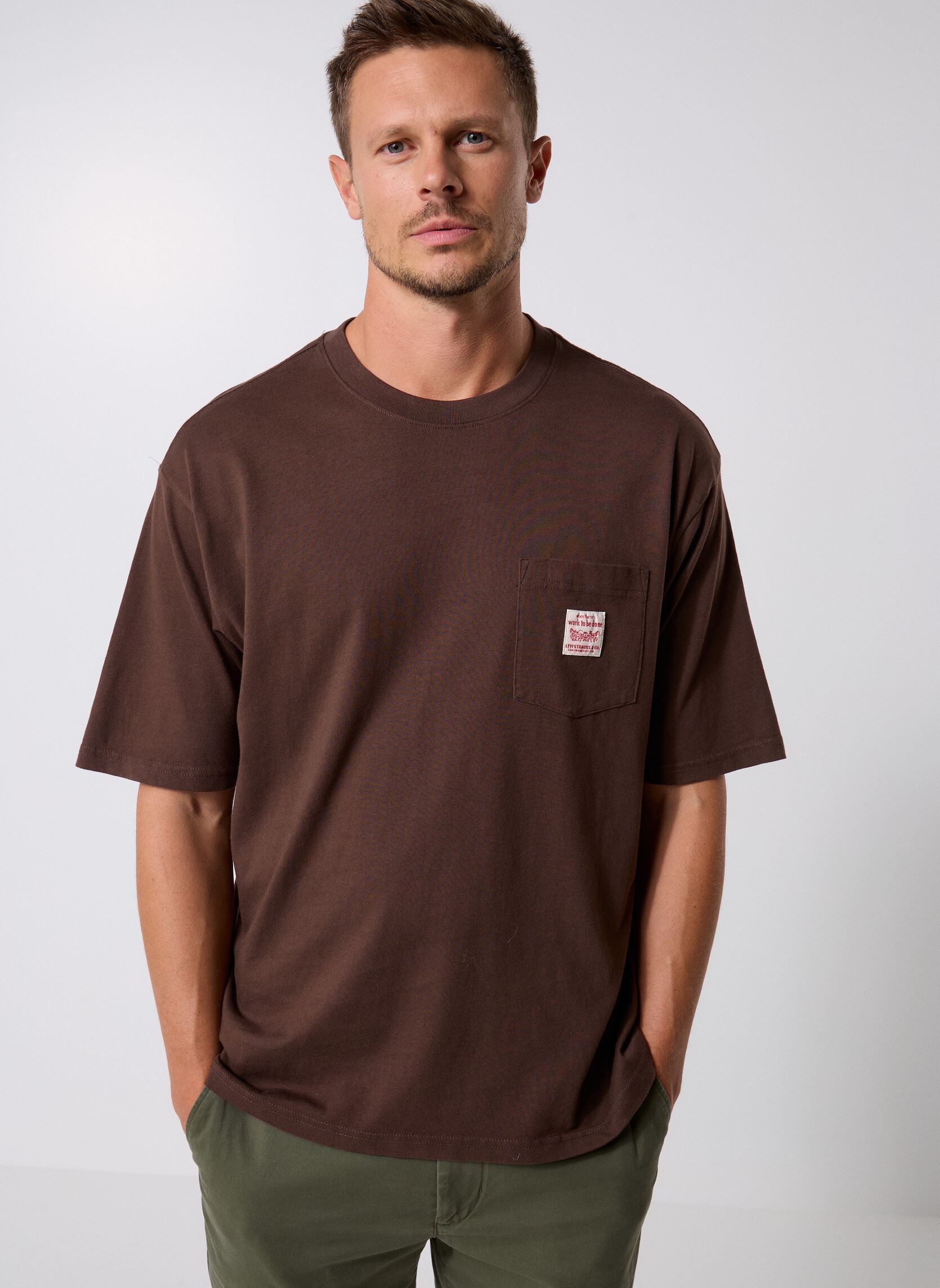 Vêtements Levi's SS WORKWEAR TEE BROWNS pour