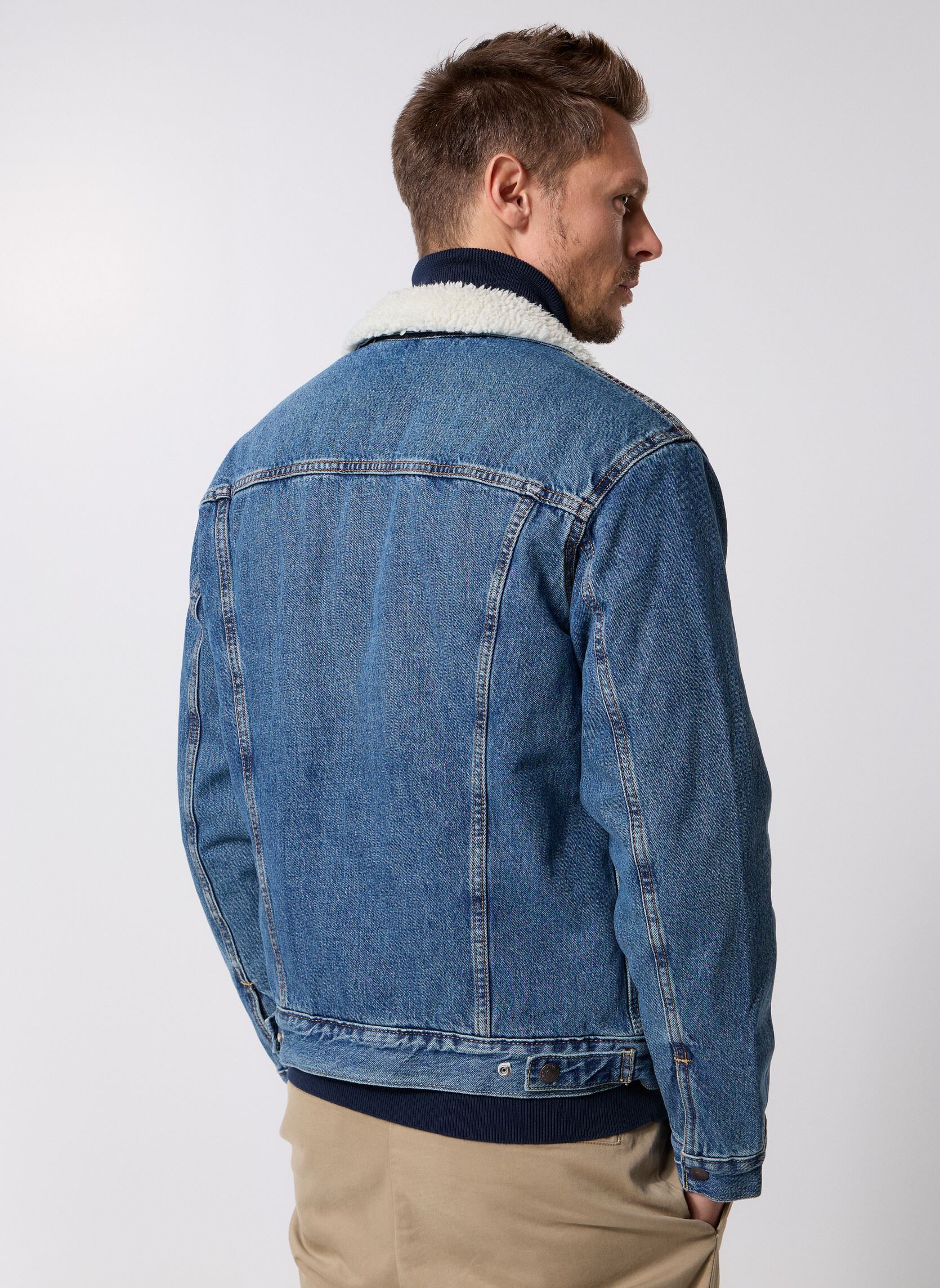 Vestes en jean TYPE 3 SHERPA TRUCKER MED INDIGO - WORN homme bleu Levi's Vestes en jean TYPE 3 SHERPA TRUCKER MED INDIGO - WORN homme bleu IN THE MORNING SHERP