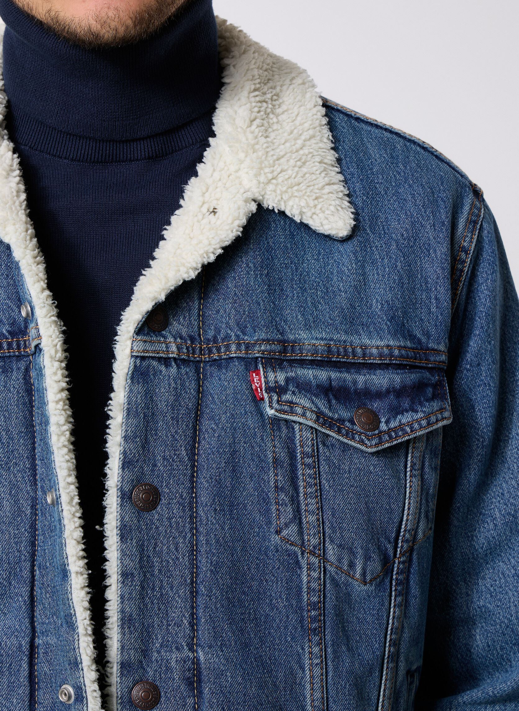 Vestes en jean TYPE 3 SHERPA TRUCKER MED INDIGO - WORN homme bleu Levi's Vestes en jean TYPE 3 SHERPA TRUCKER MED INDIGO - WORN homme bleu IN THE MORNING SHERP