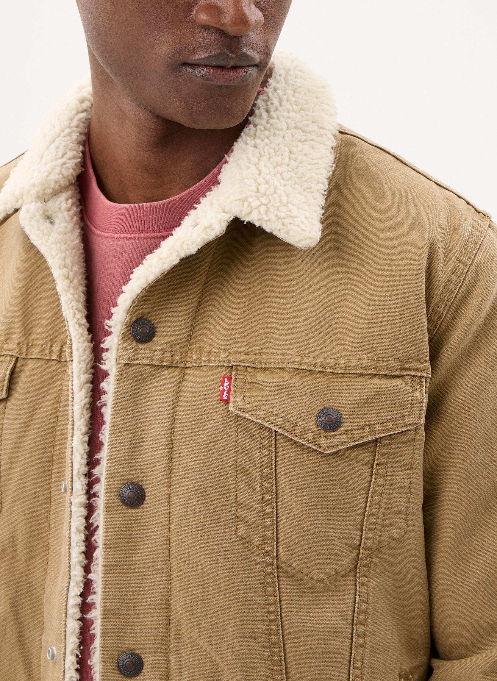 Vestes en jean TYPE 3 SHERPA TRUCKER MED INDIGO - WORN homme marron Levi's Vestes en jean TYPE 3 SHERPA TRUCKER MED INDIGO - WORN homme marron ERMINE