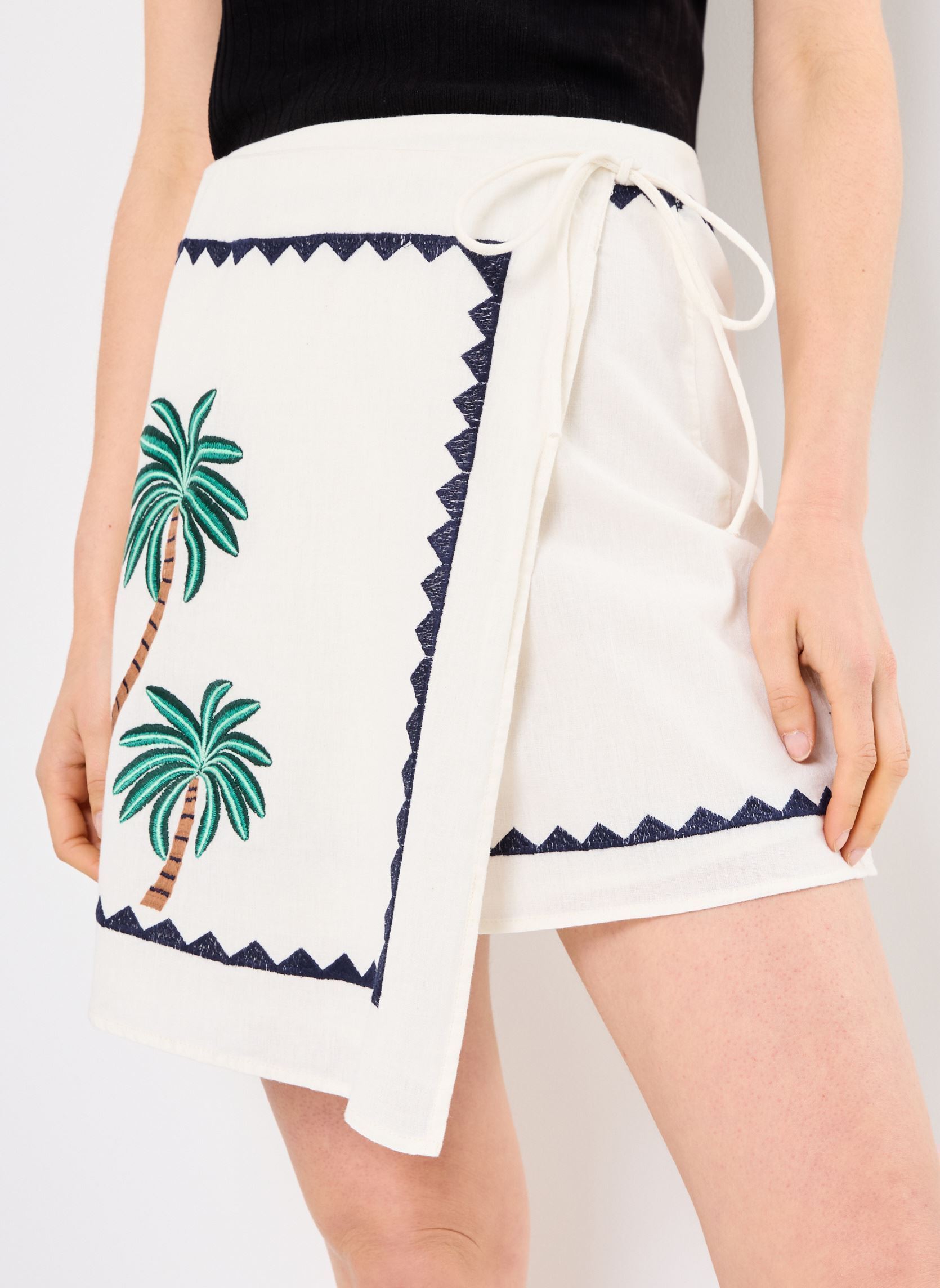 Jupes courtes Josey femme blanc La Petite Etoile Jupes courtes Josey femme blanc Ecru