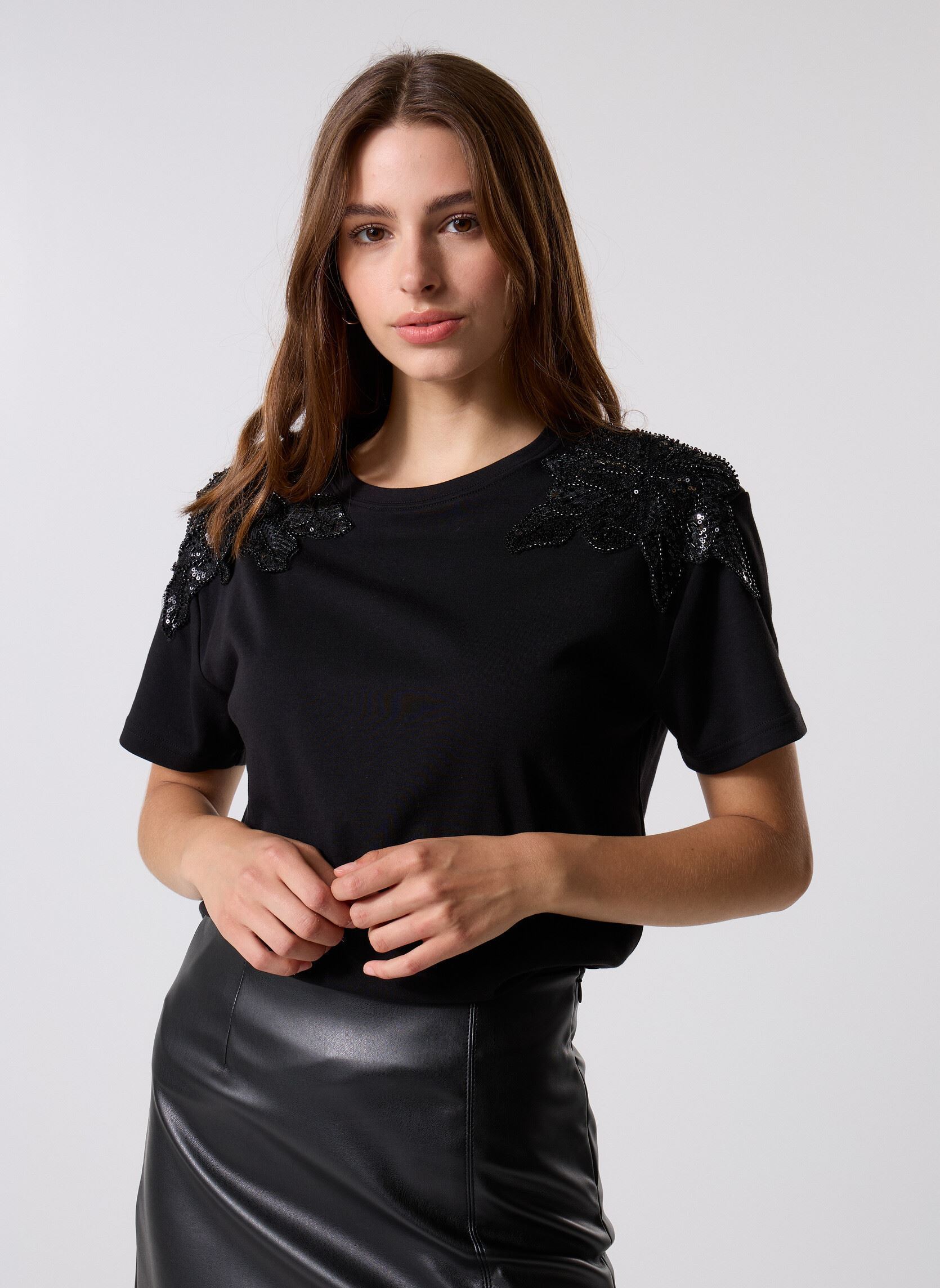 Tee-shirts manches courtes TPIERLA femme noir MADE BY Tee-shirts manches courtes TPIERLA femme noir Jet black