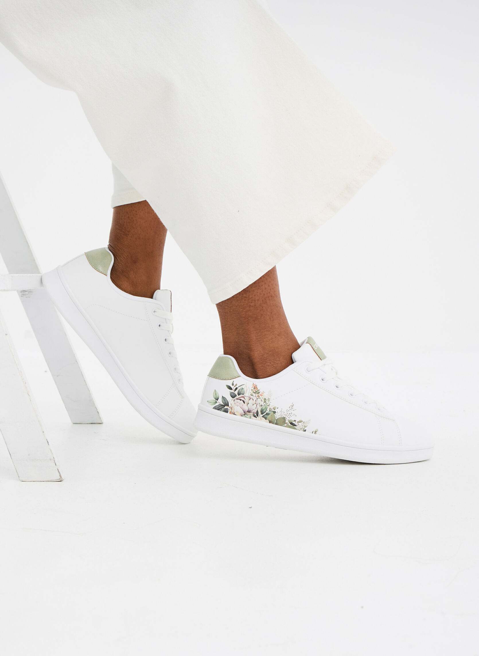 Baskets basses TABRODERIE_S_F_TB_0_241 femme vert CREEKS Baskets basses TABRODERIE_S_F_TB_0_241 femme vert Vert clair