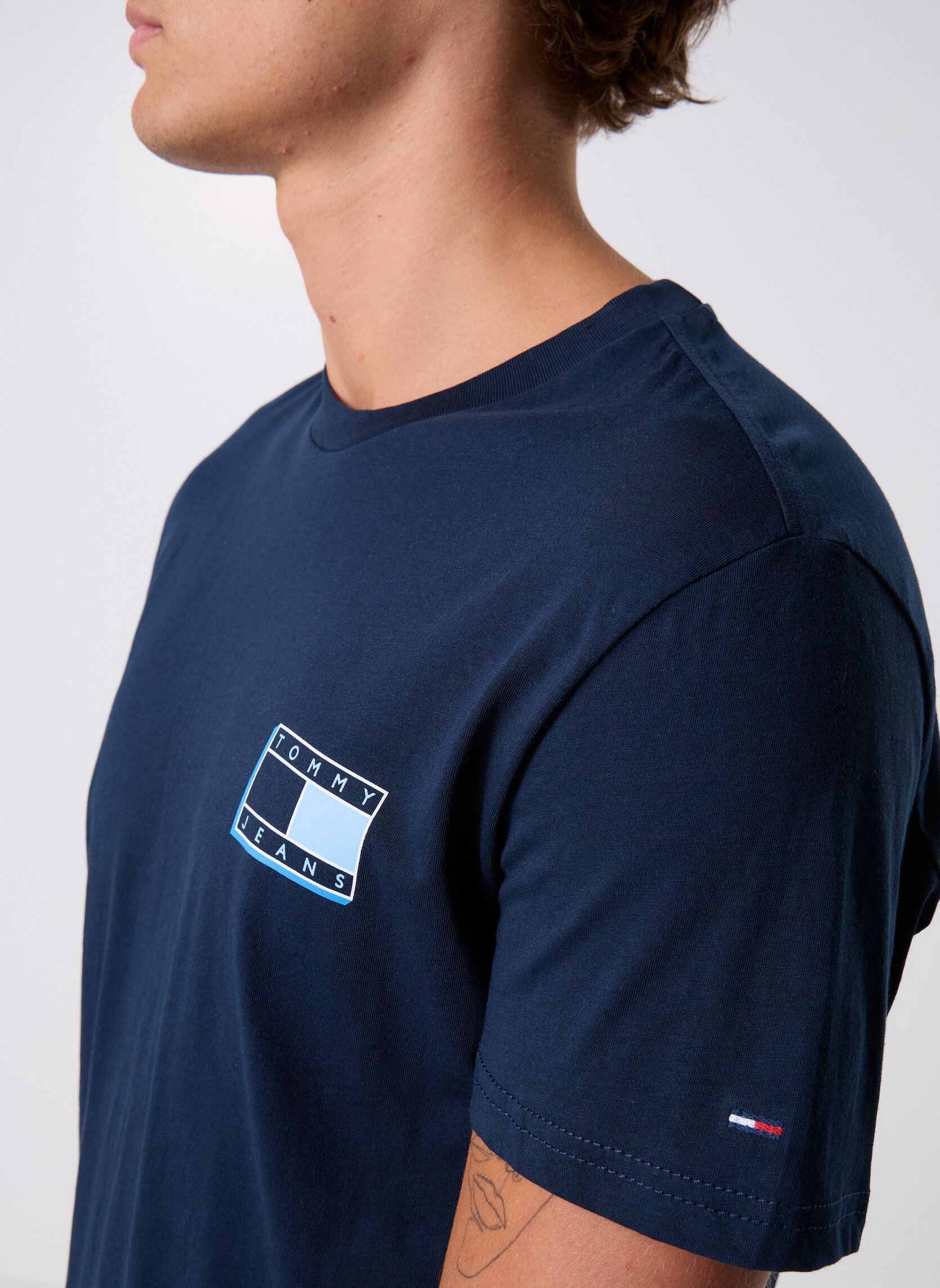 Tee-shirts manches courtes TJM SLIM POP COLOR F homme bleu Tommy Jeans Tee-shirts manches courtes TJM SLIM POP COLOR F homme bleu DARK NIGHT NAVY