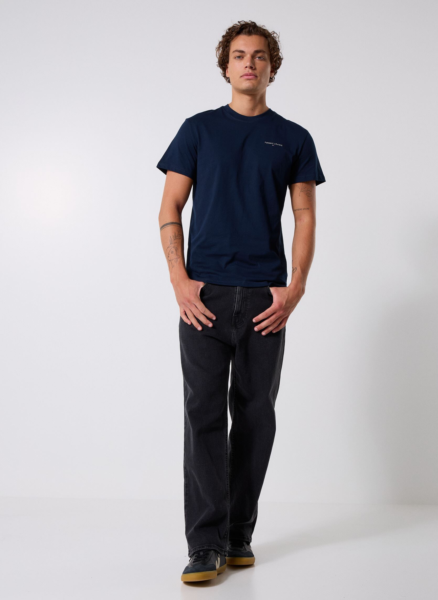 Tee-shirts manches courtes TJM SLIM LINEAR CHES homme bleu Tommy Jeans Tee-shirts manches courtes TJM SLIM LINEAR CHES homme bleu DARK NIGHT NAVY
