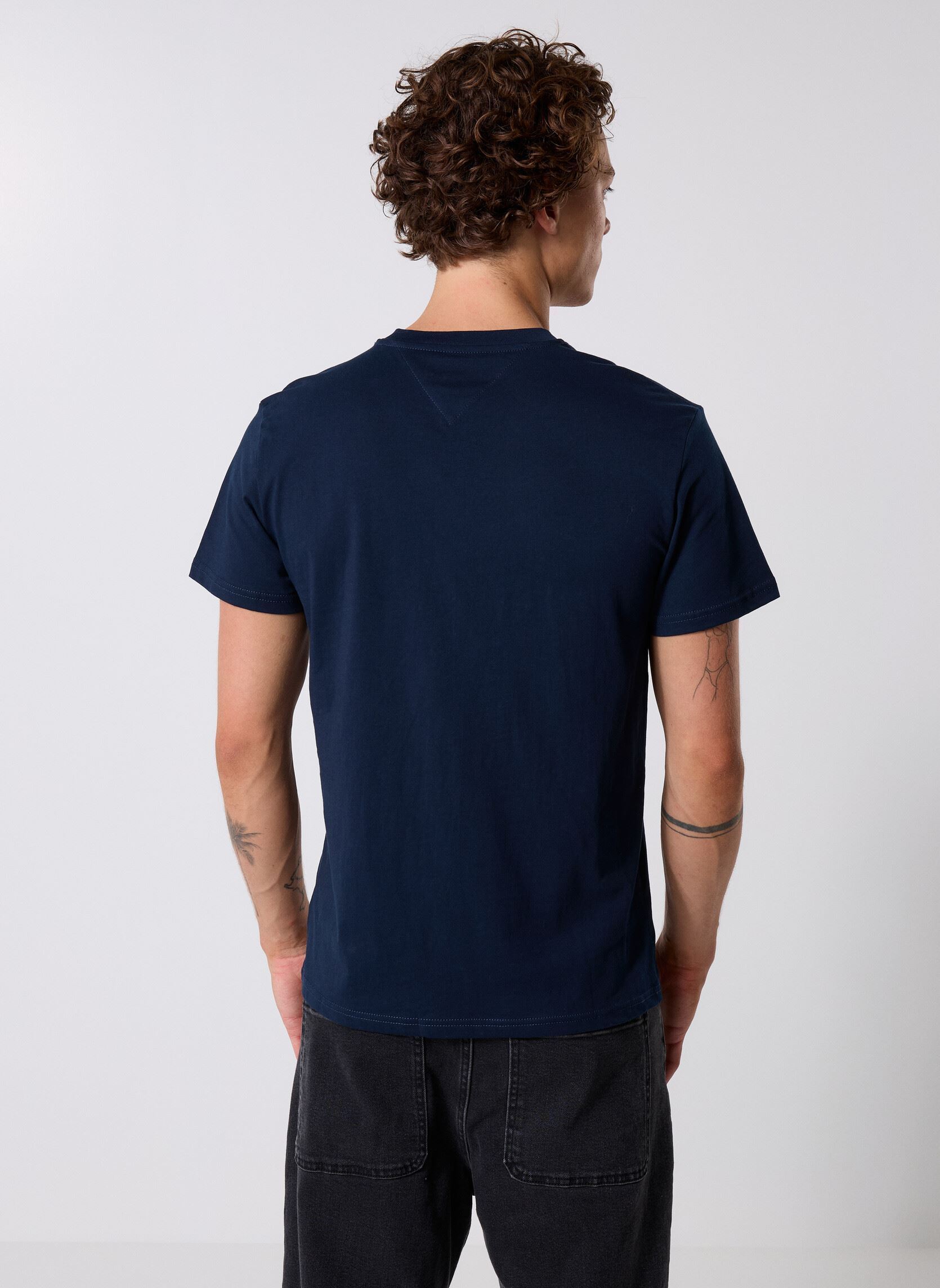 Tee-shirts manches courtes TJM SLIM LINEAR CHES homme bleu Tommy Jeans Tee-shirts manches courtes TJM SLIM LINEAR CHES homme bleu DARK NIGHT NAVY