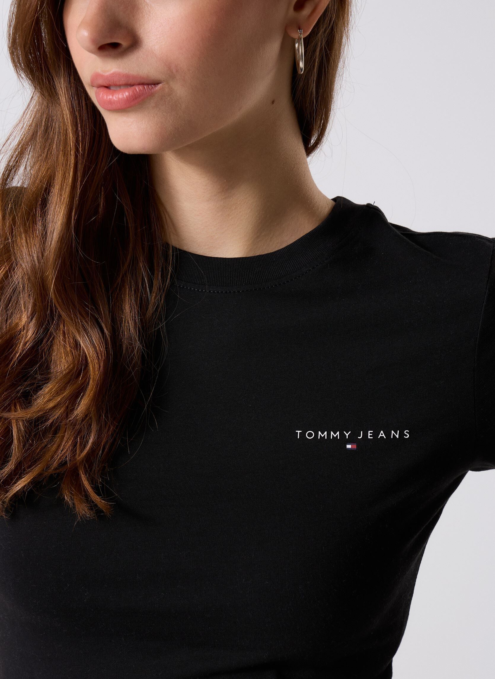 Tee-shirts manches courtes TJW SLIM LINEAR SS T femme noir Tommy Jeans Tee-shirts manches courtes TJW SLIM LINEAR SS T femme noir BLACK