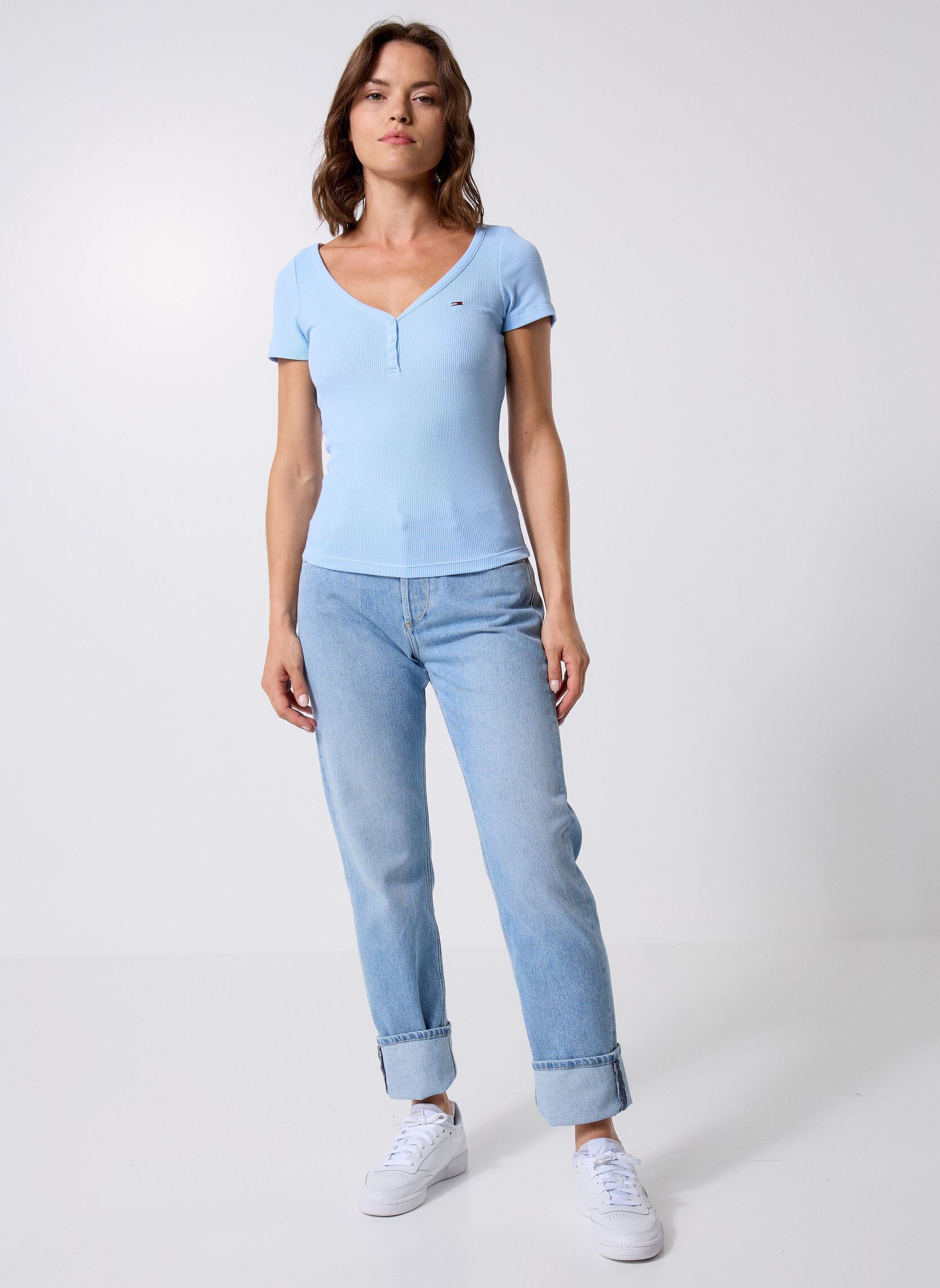 Tee-shirts manches courtes TJW SLIM HENLEY WAFF femme bleu Tommy Jeans Tee-shirts manches courtes TJW SLIM HENLEY WAFF femme bleu LIGHT POWDERY BLUE