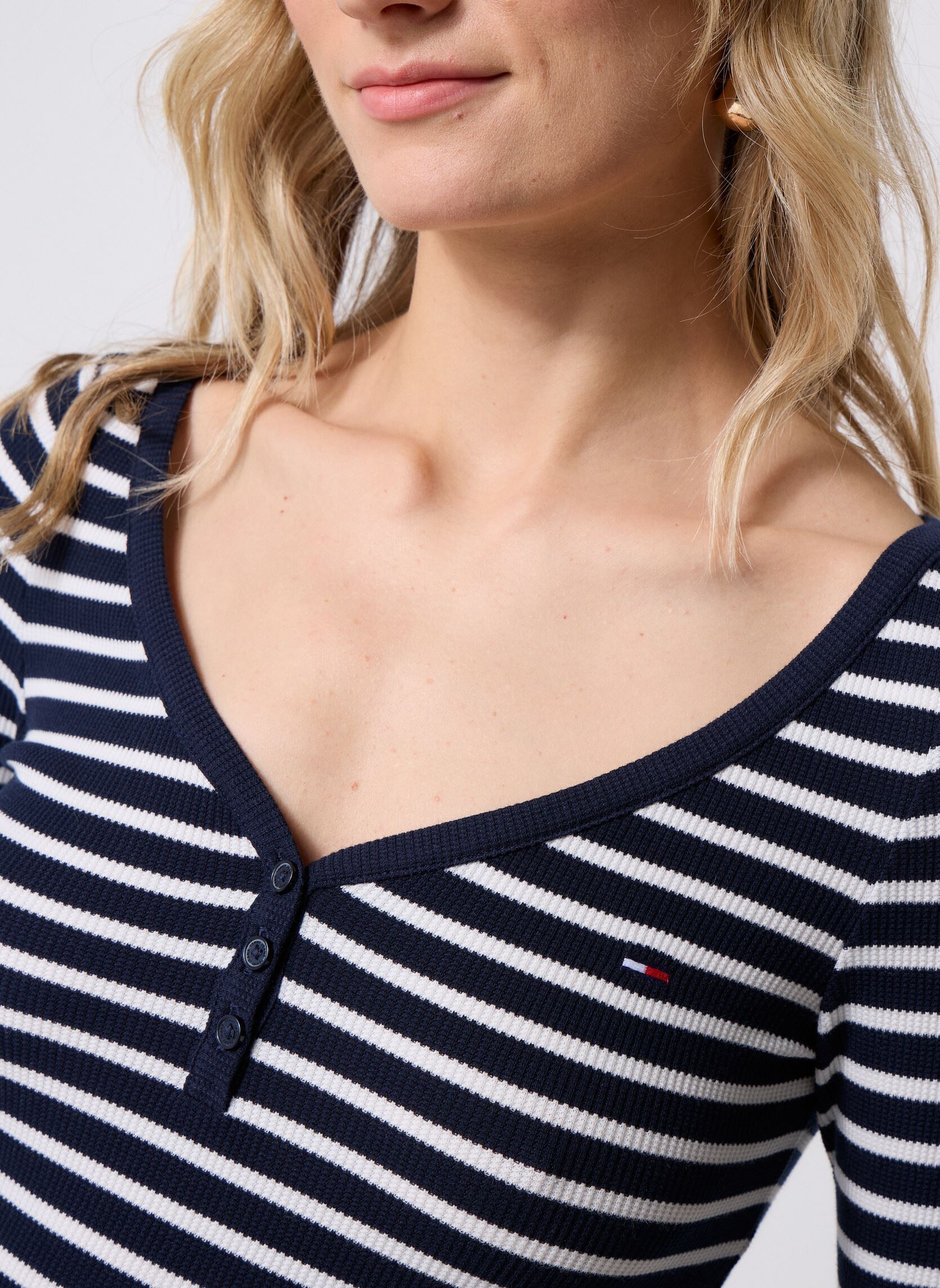 Kurzarm-T-Shirts TJW SLIM HENLEY WAFF damen blau Tommy Jeans Kurzarm-T-Shirts TJW SLIM HENLEY WAFF damen blau Dark Night Navy / Stripe
