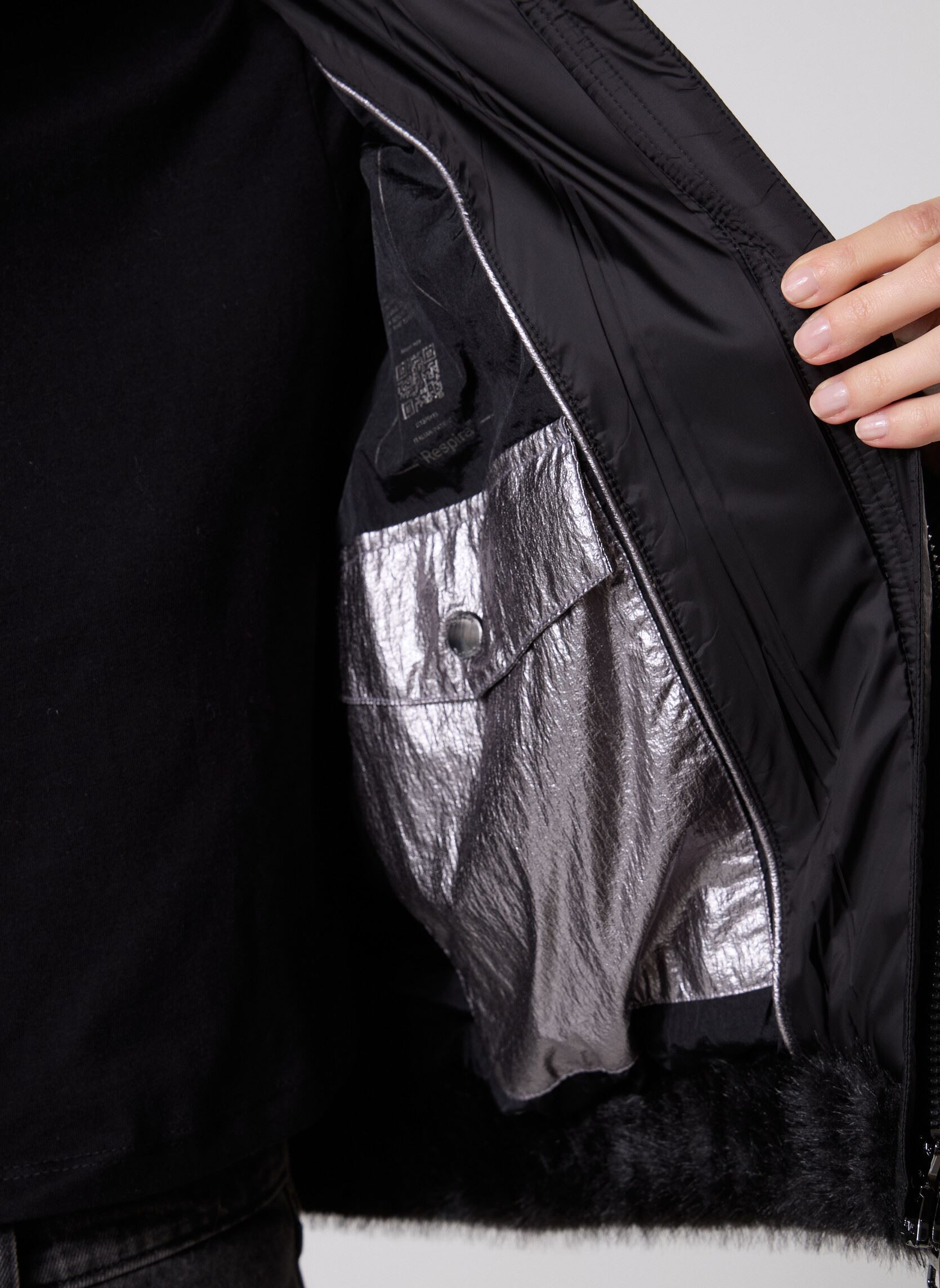 Manteaux W SPHERICA SLV JKT femme noir Geox Manteaux W SPHERICA SLV JKT femme noir NOIR