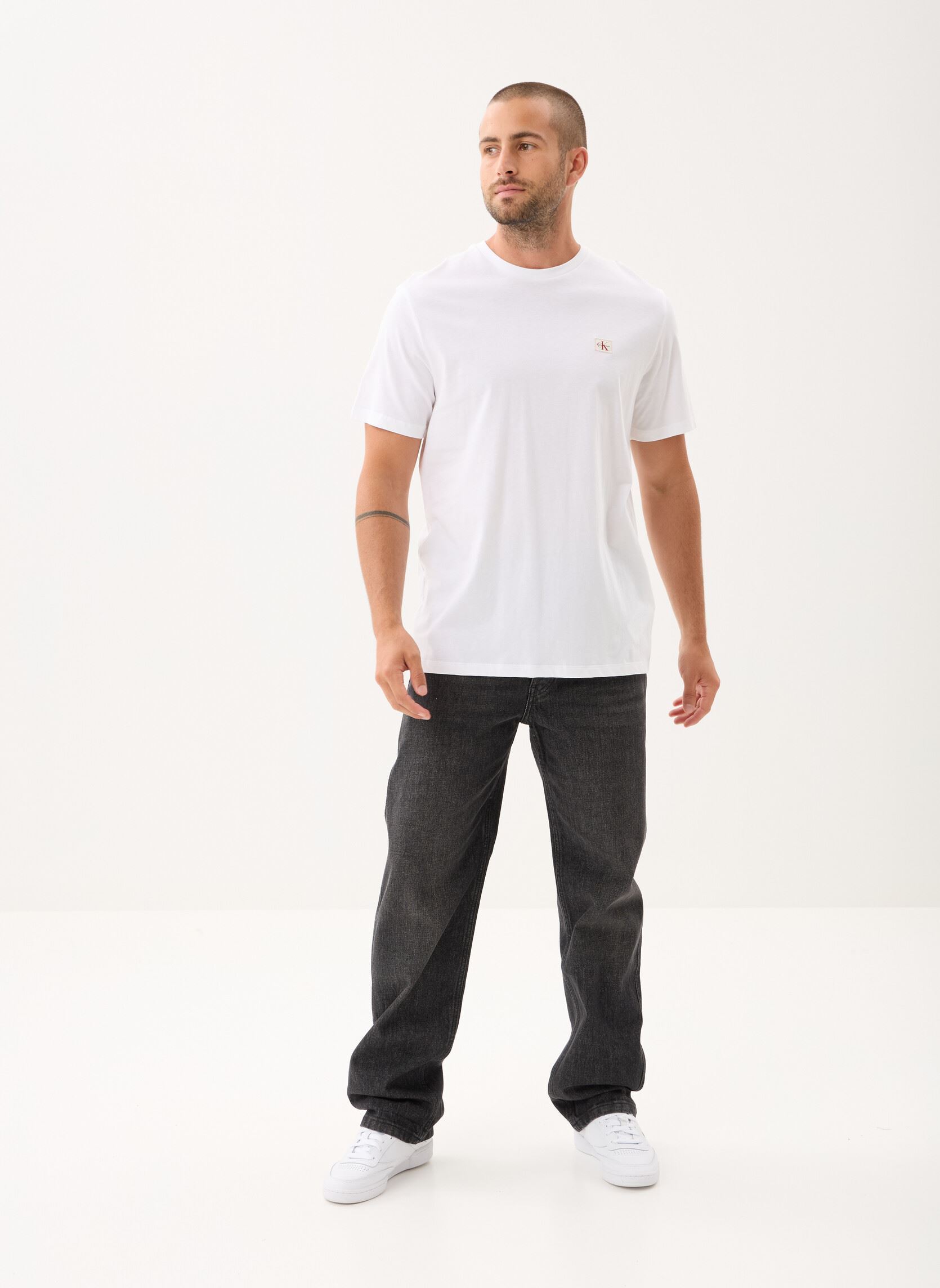 Tee-shirts manches courtes Ss Badge 30S Jersey LV04RC272G homme blanc Calvin Klein Jeans Tee-shirts manches courtes Ss Badge 30S Jersey LV04RC272G homme blanc BRIGHT WHITE
