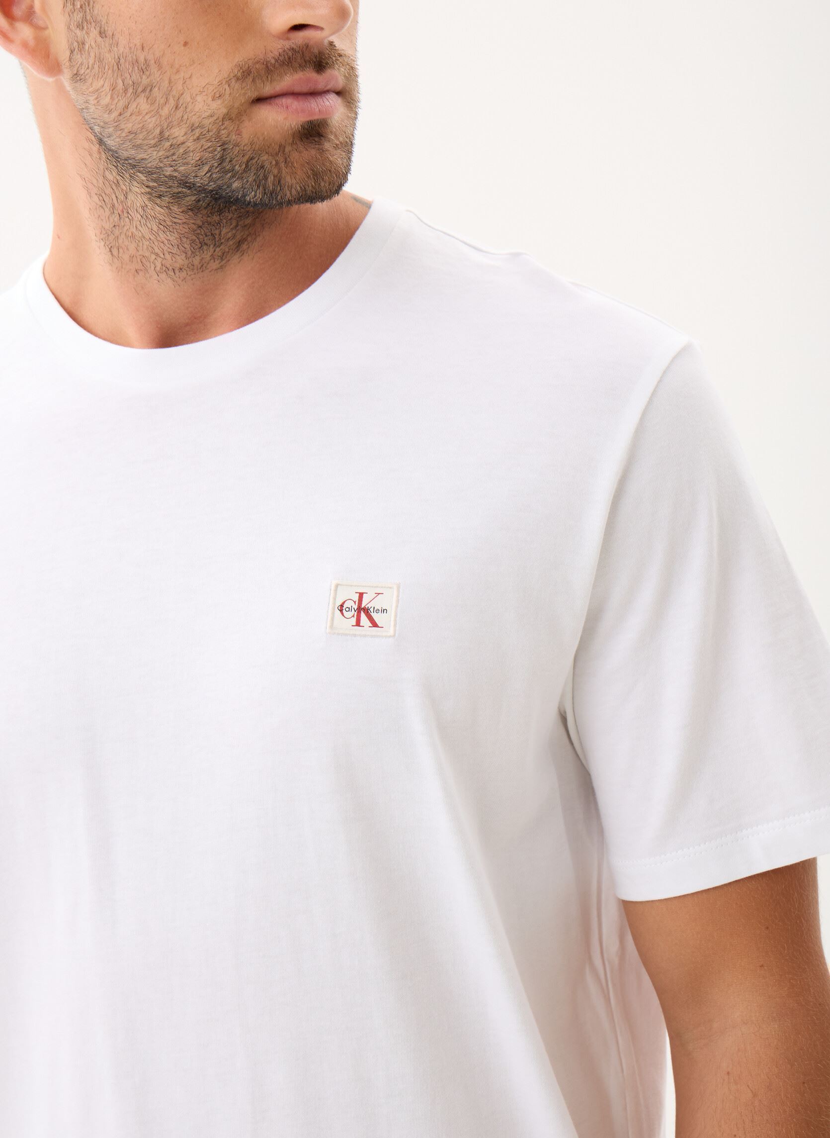 Tee-shirts manches courtes Ss Badge 30S Jersey LV04RC272G homme blanc Calvin Klein Jeans Tee-shirts manches courtes Ss Badge 30S Jersey LV04RC272G homme blanc BRIGHT WHITE