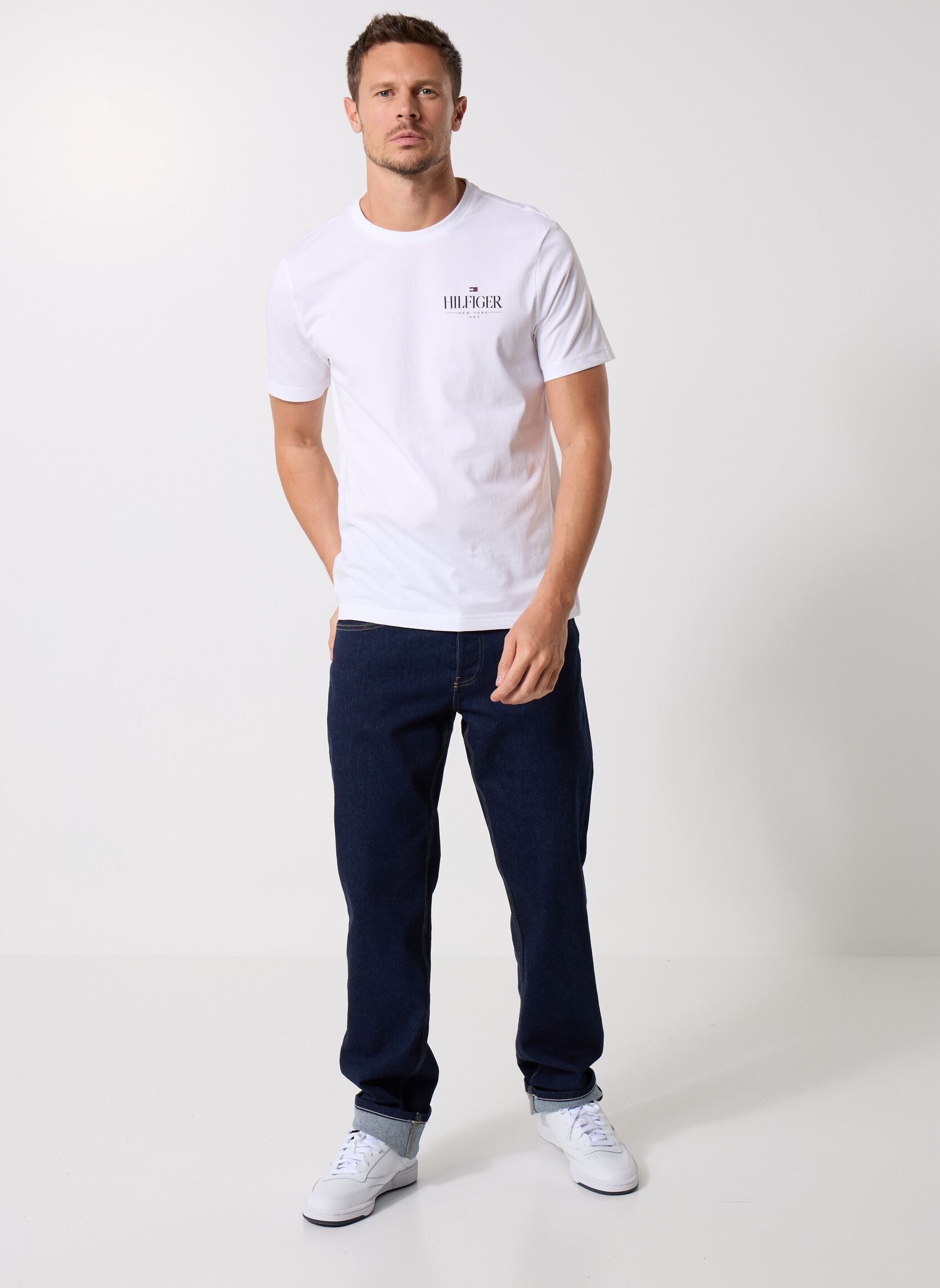 Tee-shirts manches courtes Hilfiger Stack Tee MW0MW39355YBR homme blanc Tommy Hilfiger Tee-shirts manches courtes Hilfiger Stack Tee MW0MW39355YBR homme blanc WHITE