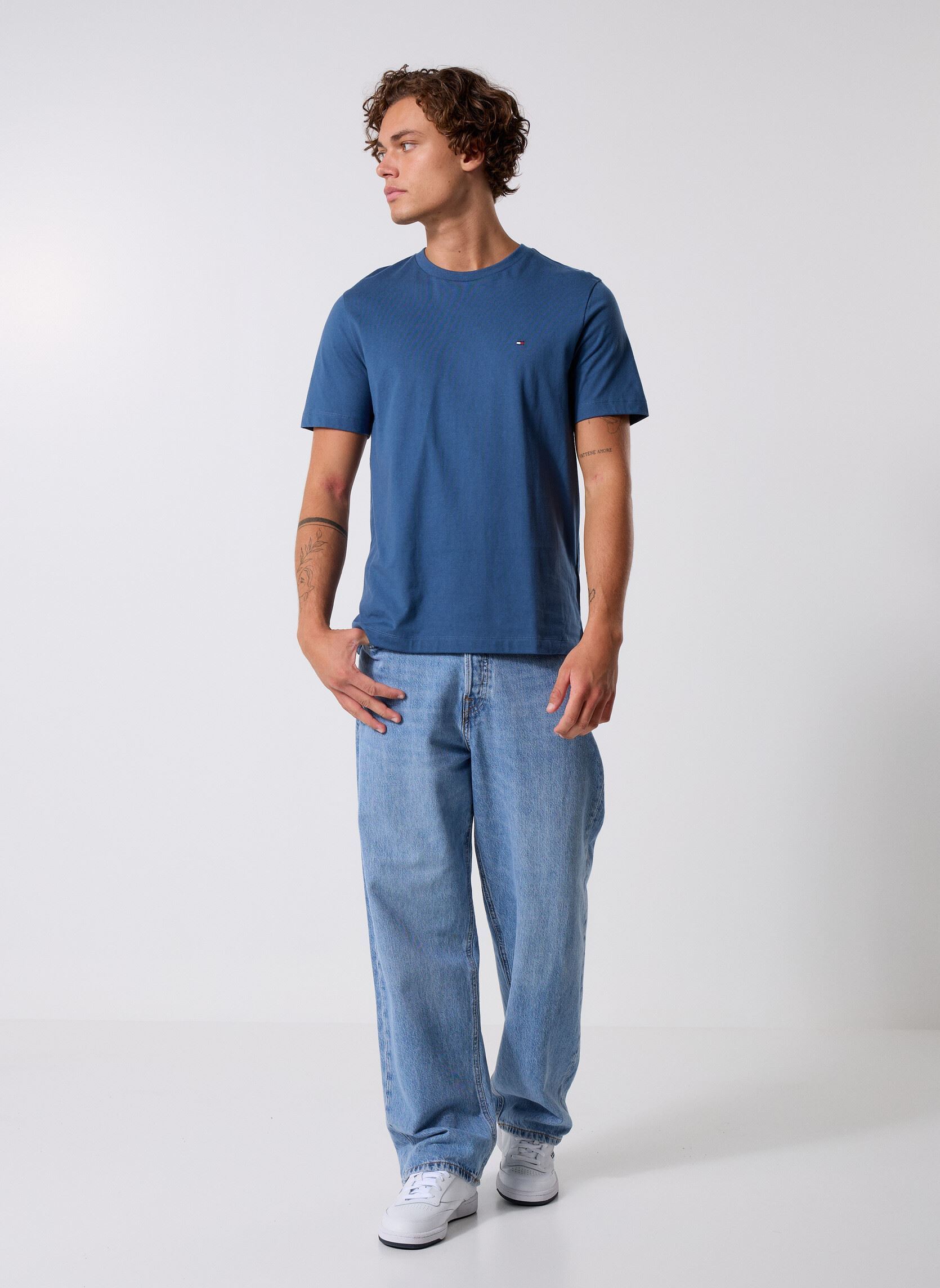 Tee-shirts manches courtes Ess Seasonal Reg Fit MW0MW39995DBZ homme bleu Tommy Hilfiger Tee-shirts manches courtes Ess Seasonal Reg Fit MW0MW39995DBZ homme bleu AEGEAN SEA