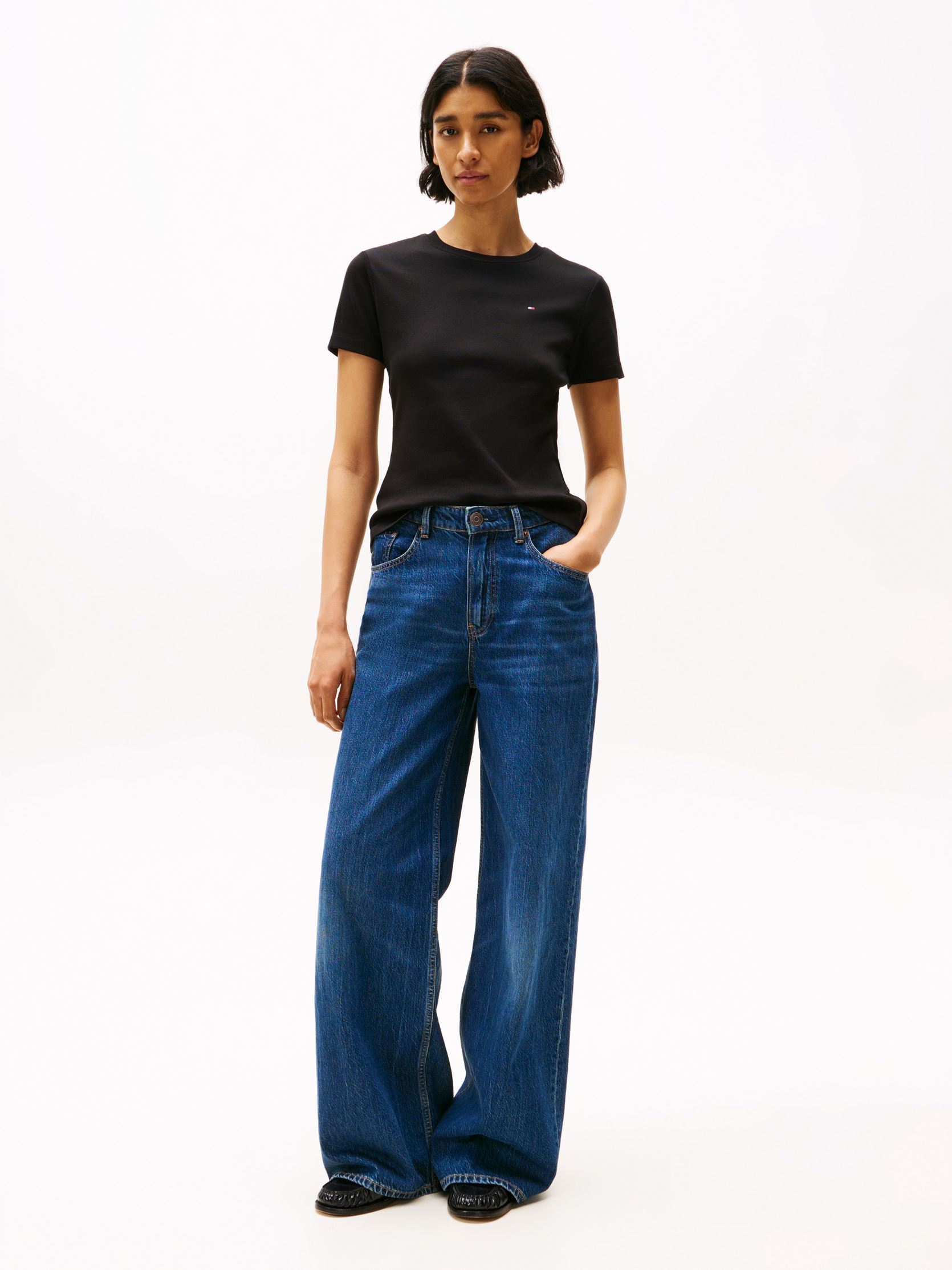 Tee-shirts manches courtes Slim Cody V-Nk Ss WW0WW40587BDS femme noir Tommy Hilfiger Tee-shirts manches courtes Slim Cody V-Nk Ss WW0WW40587BDS femme noir Black