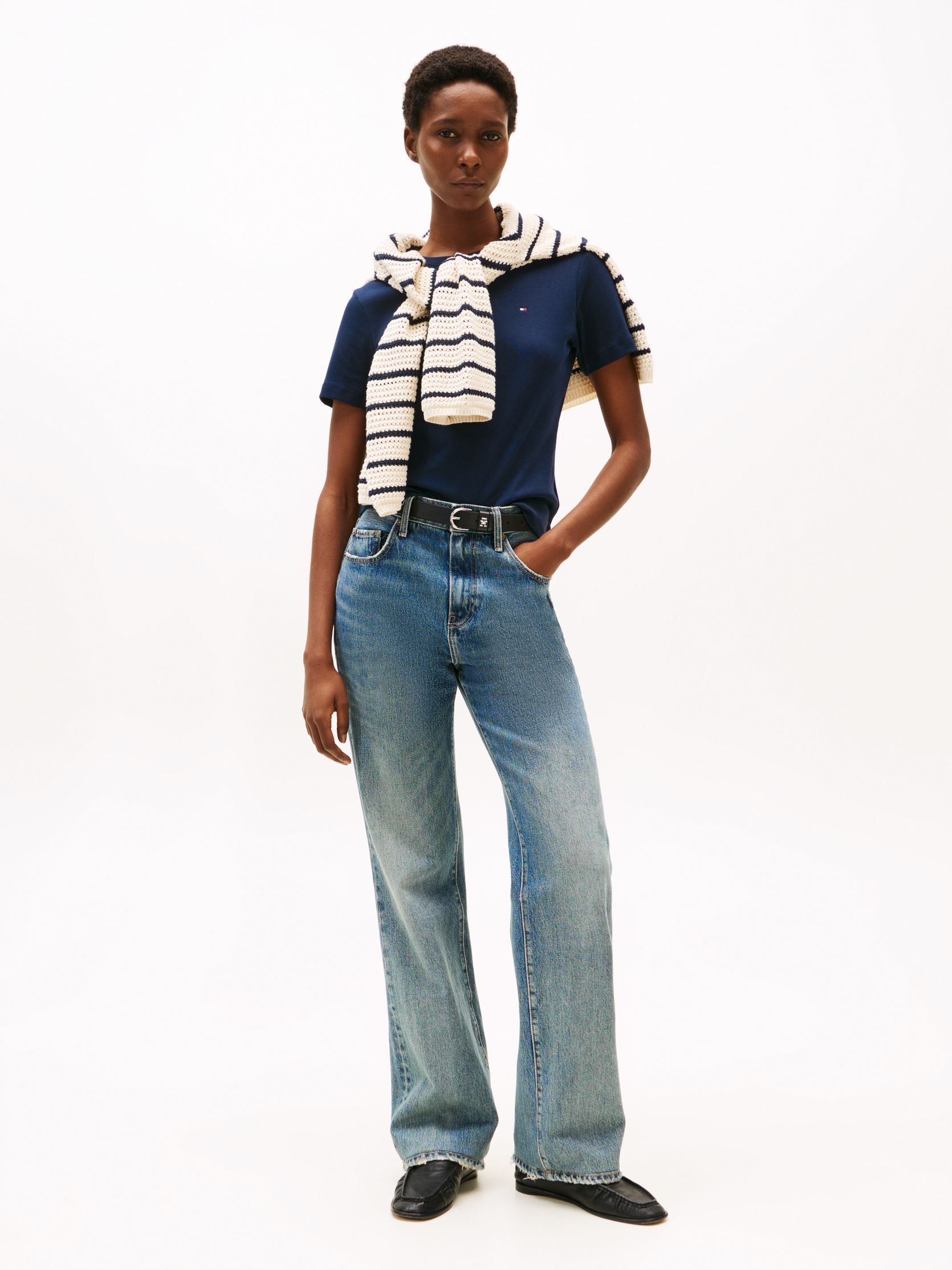 Tee-shirts manches courtes Slim Cody V-Nk Ss WW0WW40587C1G femme bleu Tommy Hilfiger Tee-shirts manches courtes Slim Cody V-Nk Ss WW0WW40587C1G femme bleu Dark Night Navy