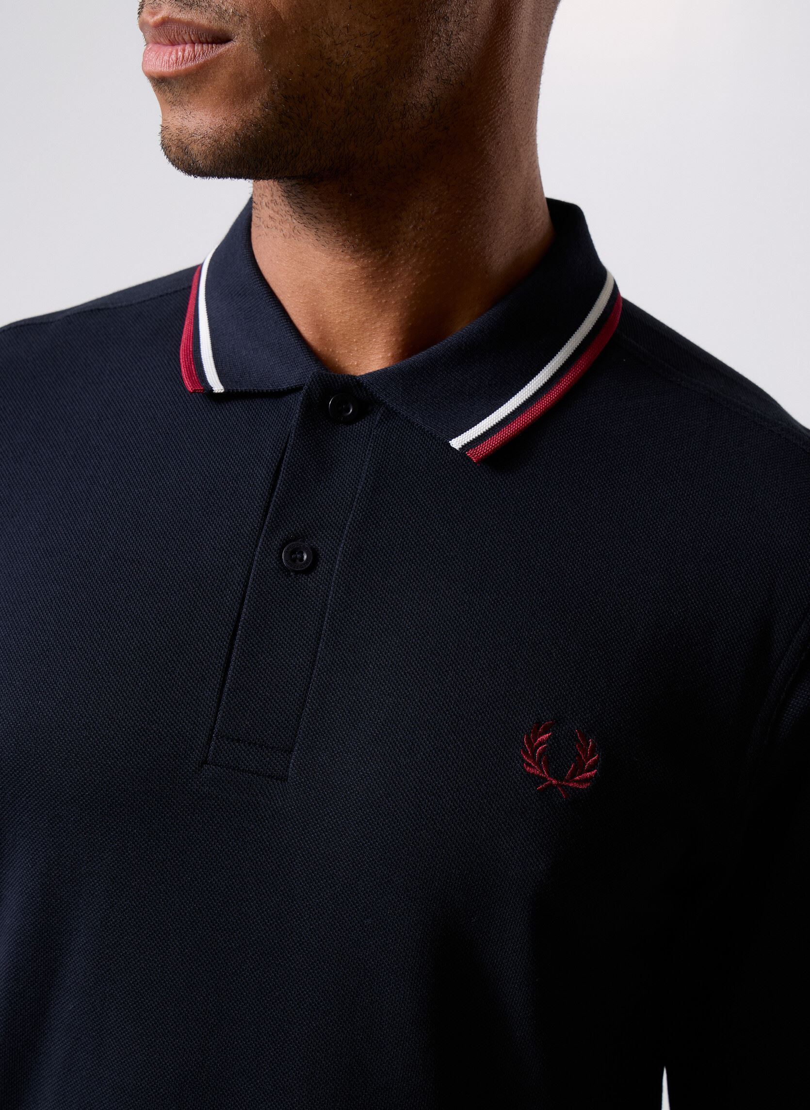 Polos manches courtes Ls Twin Tipped Fp Shirt homme bleu Fred Perry Polos manches courtes Ls Twin Tipped Fp Shirt homme bleu NVY/SWHT/BNTRED