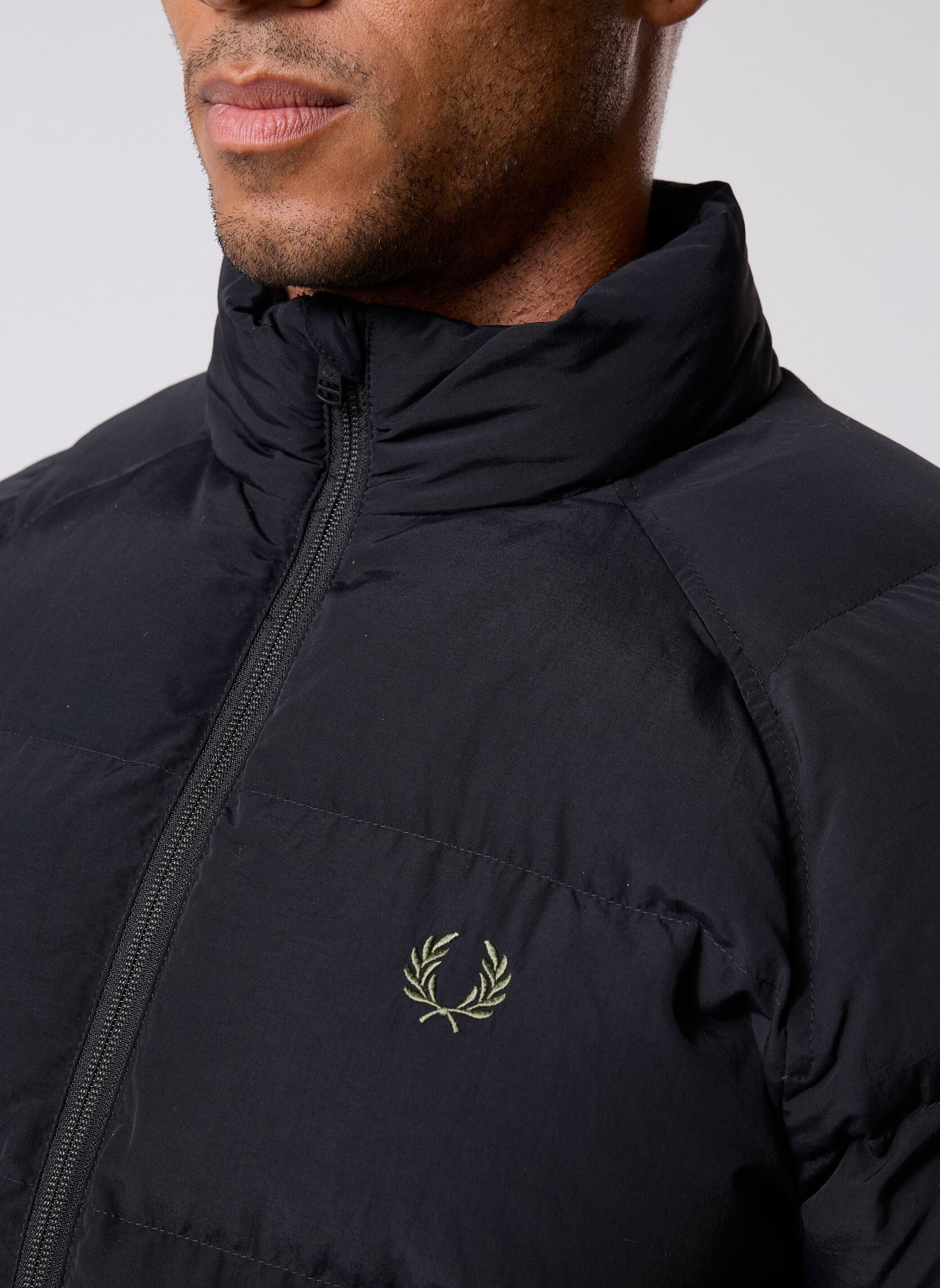 Daunenjacken Raglan Sleeve Padded Jacket herren schwarz Fred Perry Daunenjacken Raglan Sleeve Padded Jacket herren schwarz Black