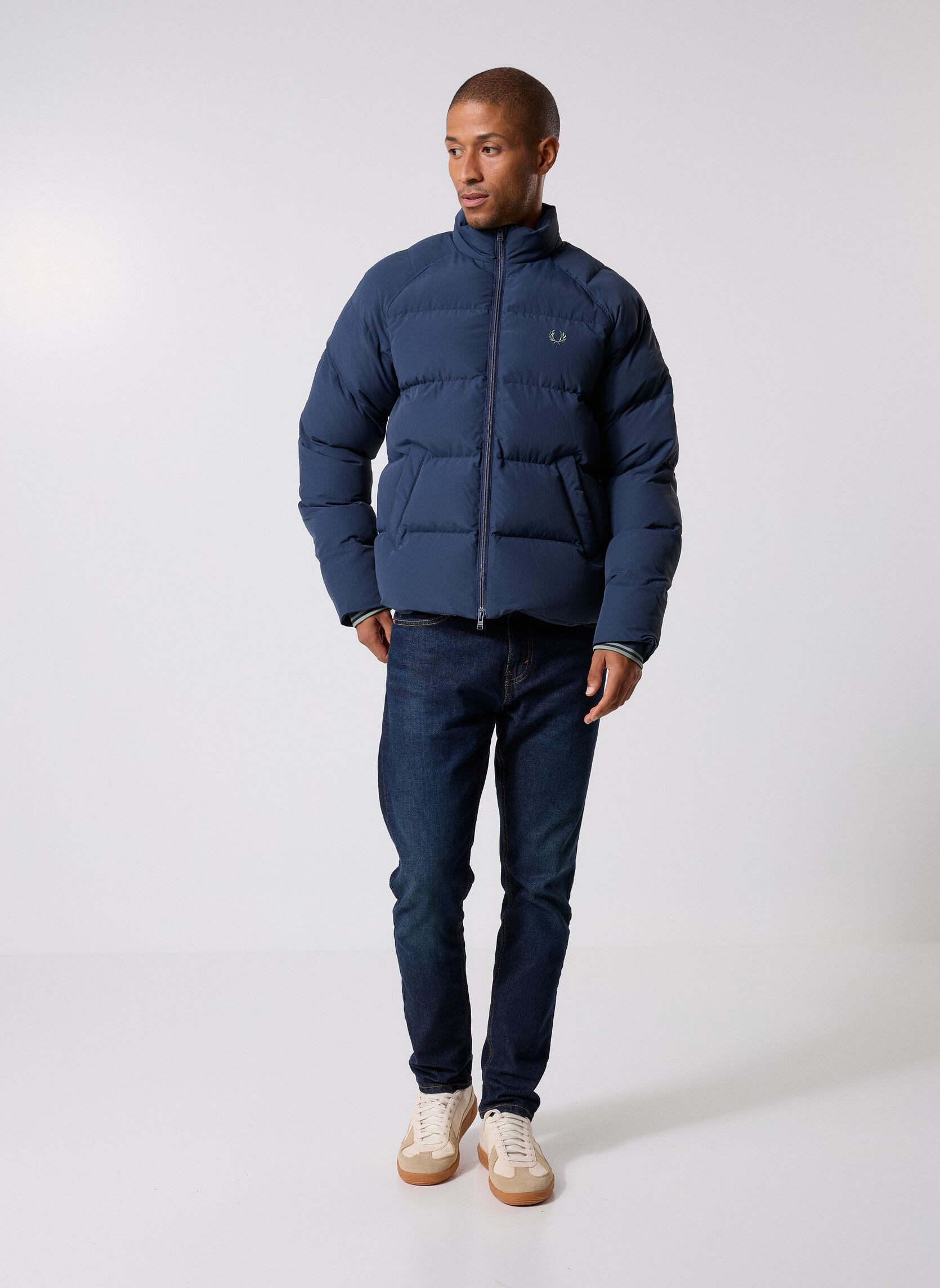 Doudounes Raglan Sleeve Padded Jacket homme bleu Fred Perry Doudounes Raglan Sleeve Padded Jacket homme bleu Dark Airforce