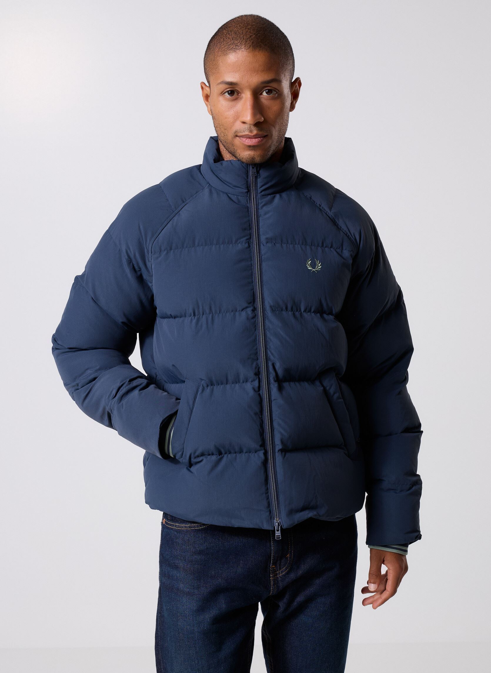 Doudounes Raglan Sleeve Padded Jacket homme bleu Fred Perry Doudounes Raglan Sleeve Padded Jacket homme bleu Dark Airforce