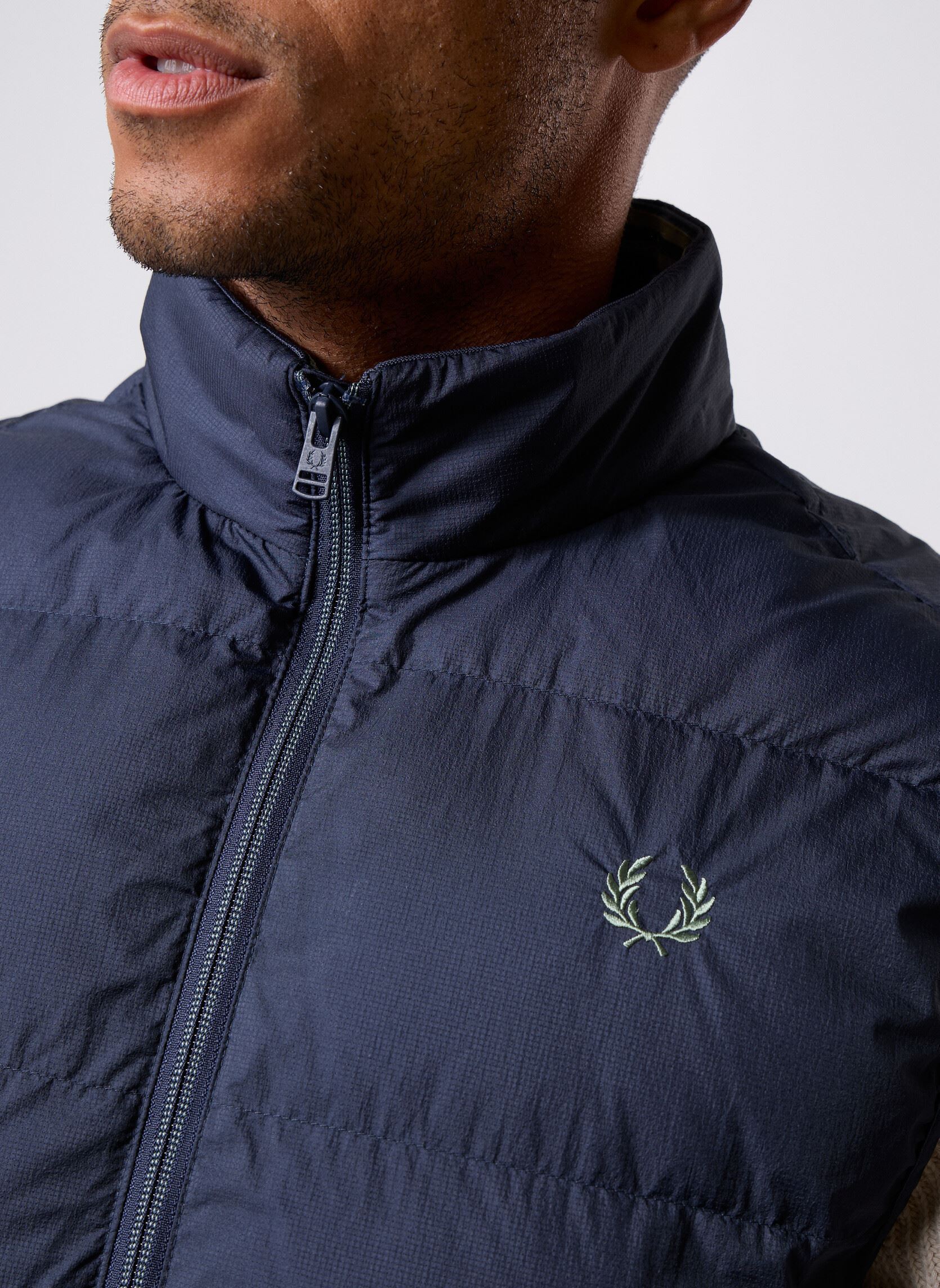 Doudounes sans manches Insulated Gilet homme bleu Fred Perry Doudounes sans manches Insulated Gilet homme bleu Dark Airforce