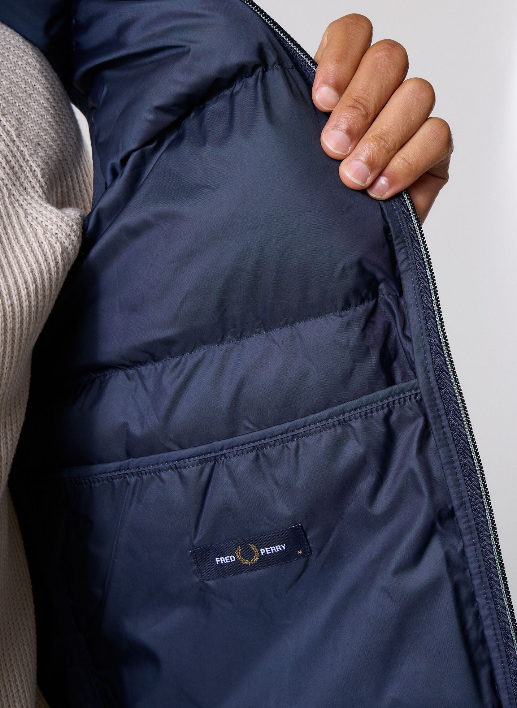 Doudounes sans manches Insulated Gilet homme bleu Fred Perry Doudounes sans manches Insulated Gilet homme bleu Dark Airforce