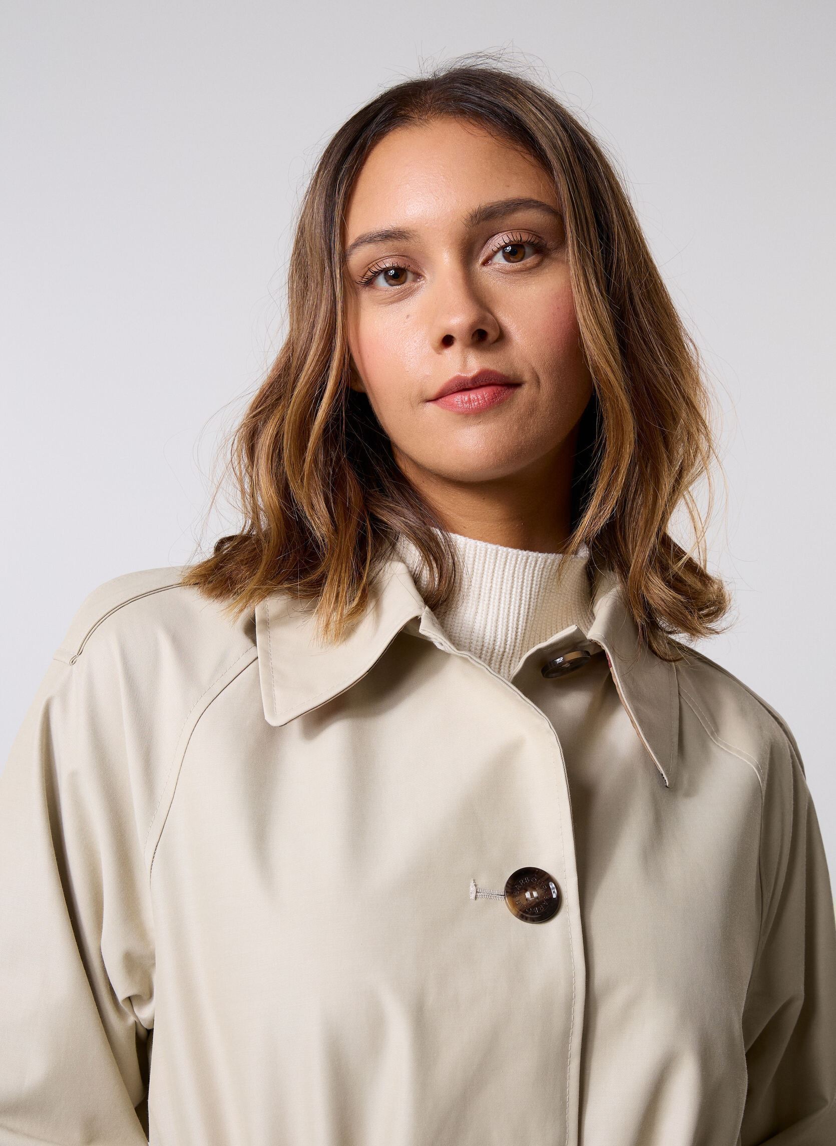 Trenchcoats Maia Showerproof Jacket dames wit Barbour Trenchcoats Maia Showerproof Jacket dames wit MIST/HESSIAN TARTAN