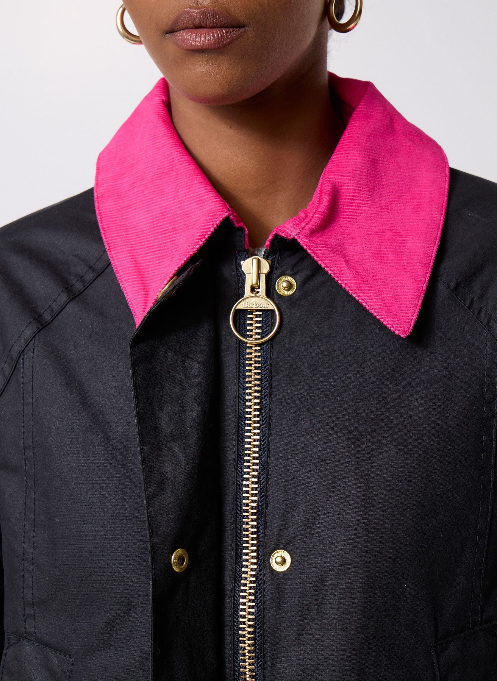 Winterjas Icons Modern Beadnell Wax Jacket dames blauw Barbour Winterjas Icons Modern Beadnell Wax Jacket dames blauw NAVY/FUSCHIA/CLASSIC
