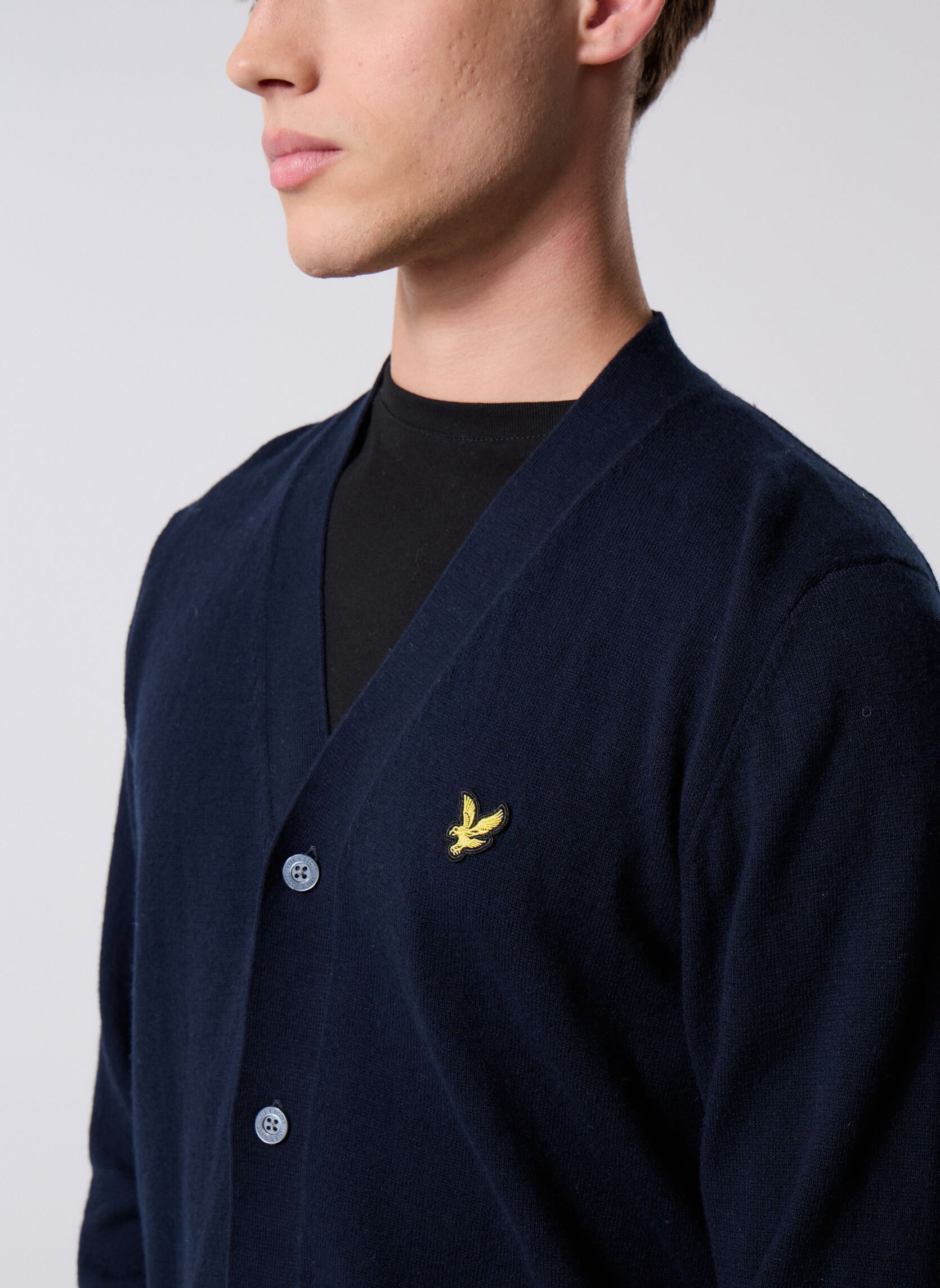 Strickjacken und Westen Cotton Merino V Neck Cardigan herren blau Lyle & Scott Strickjacken und Westen Cotton Merino V Neck Cardigan herren blau DARK NAVY