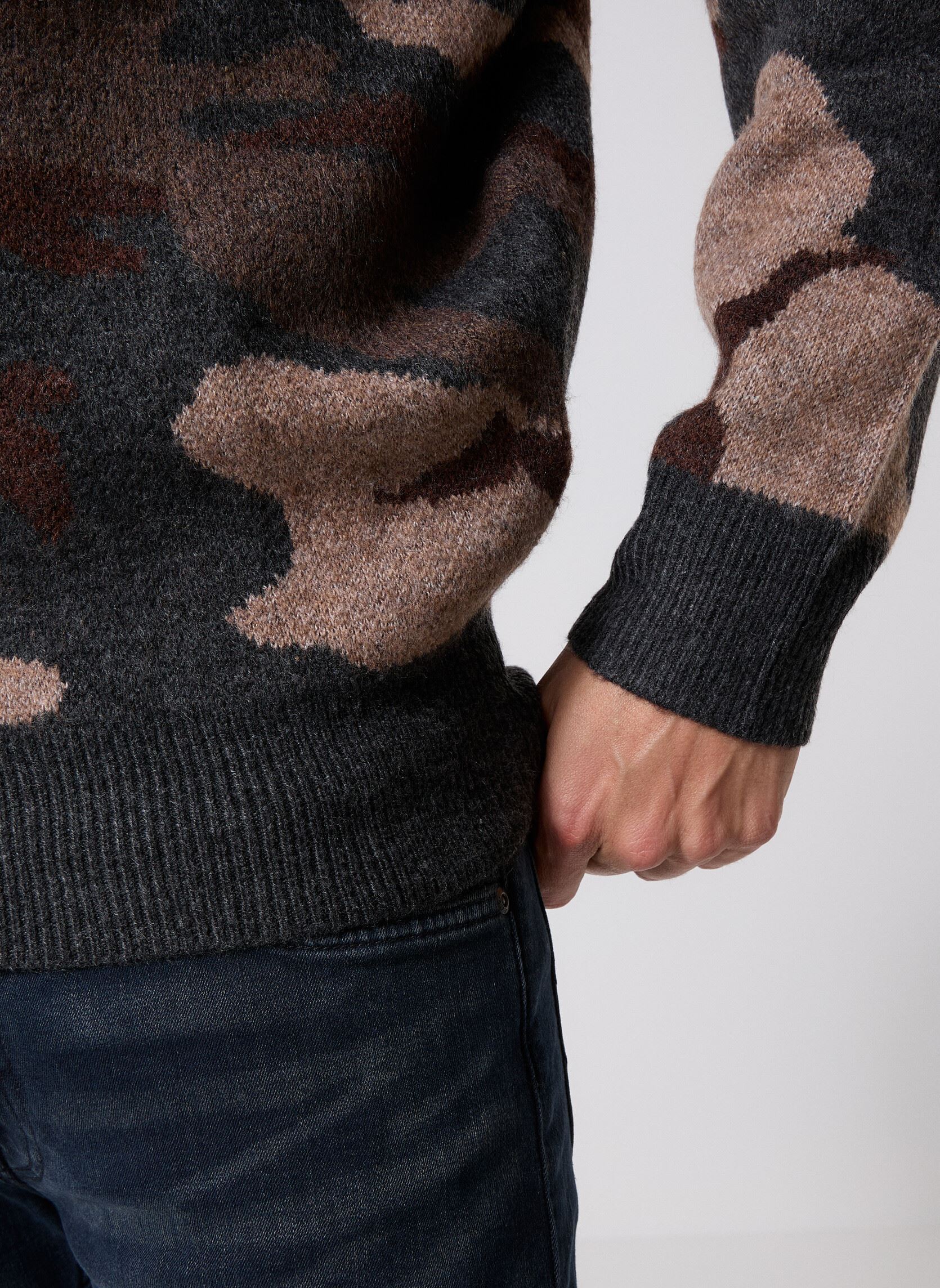 Pulls Brushed Camouflage Crew Neck Jumper homme noir Lyle & Scott Pulls Brushed Camouflage Crew Neck Jumper homme noir BLACK STEEL