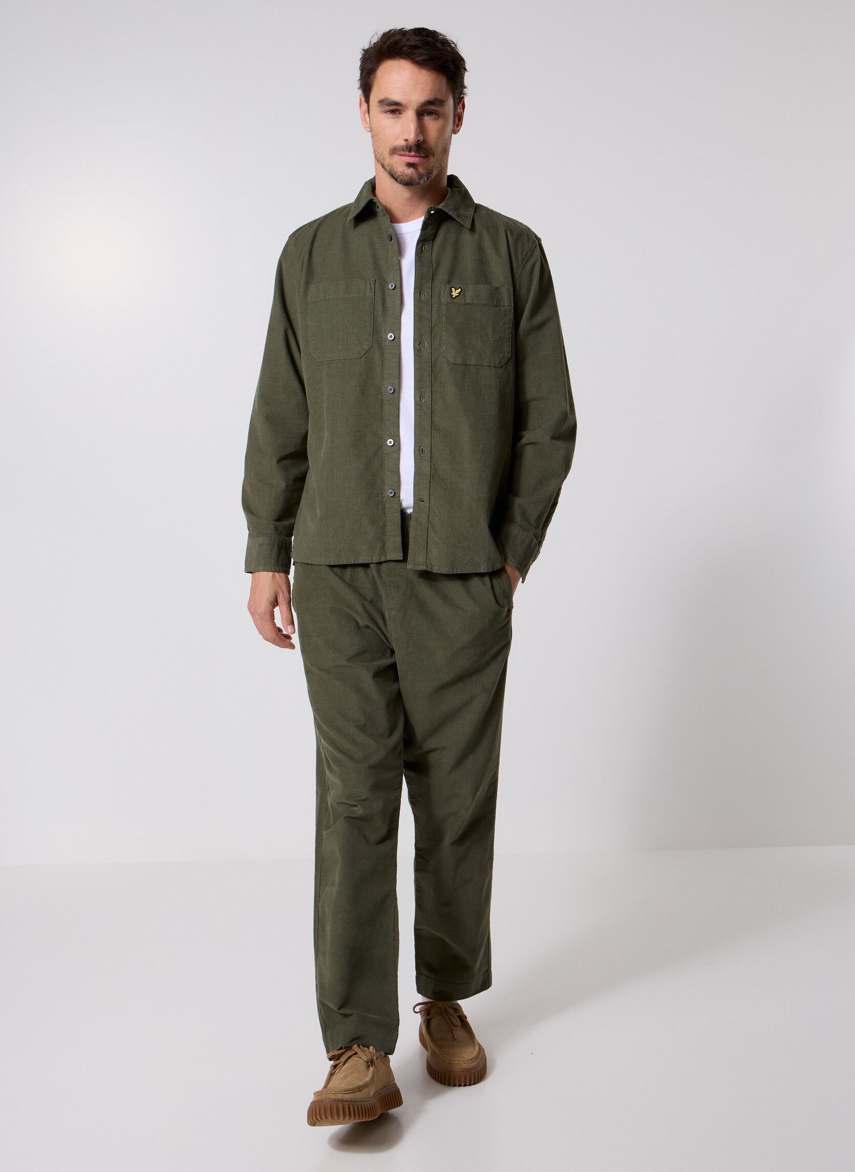 Chemises Needle Cord Plain Shirt homme vert Lyle & Scott Chemises Needle Cord Plain Shirt homme vert DEEP DEPTHS