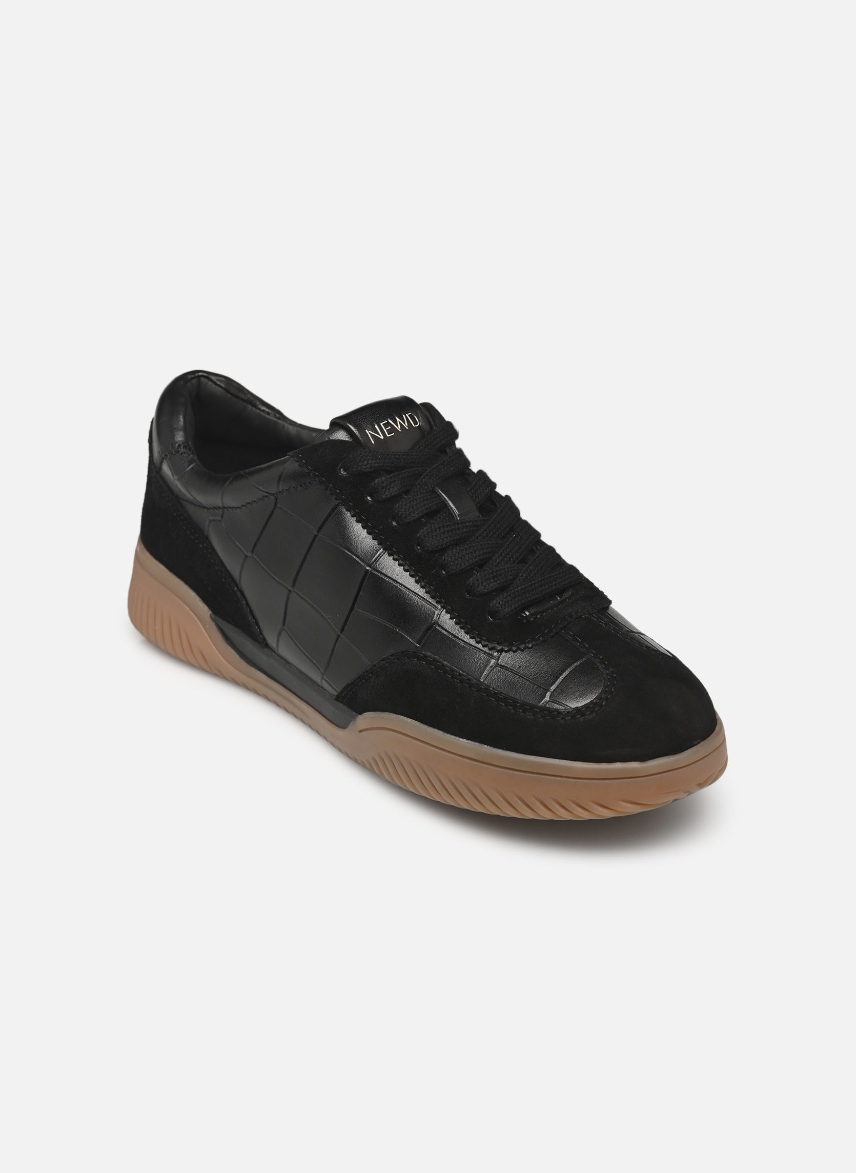 Baskets basses 23607-45 femme noir NEWD. Baskets basses 23607-45 femme noir BLACK COMB