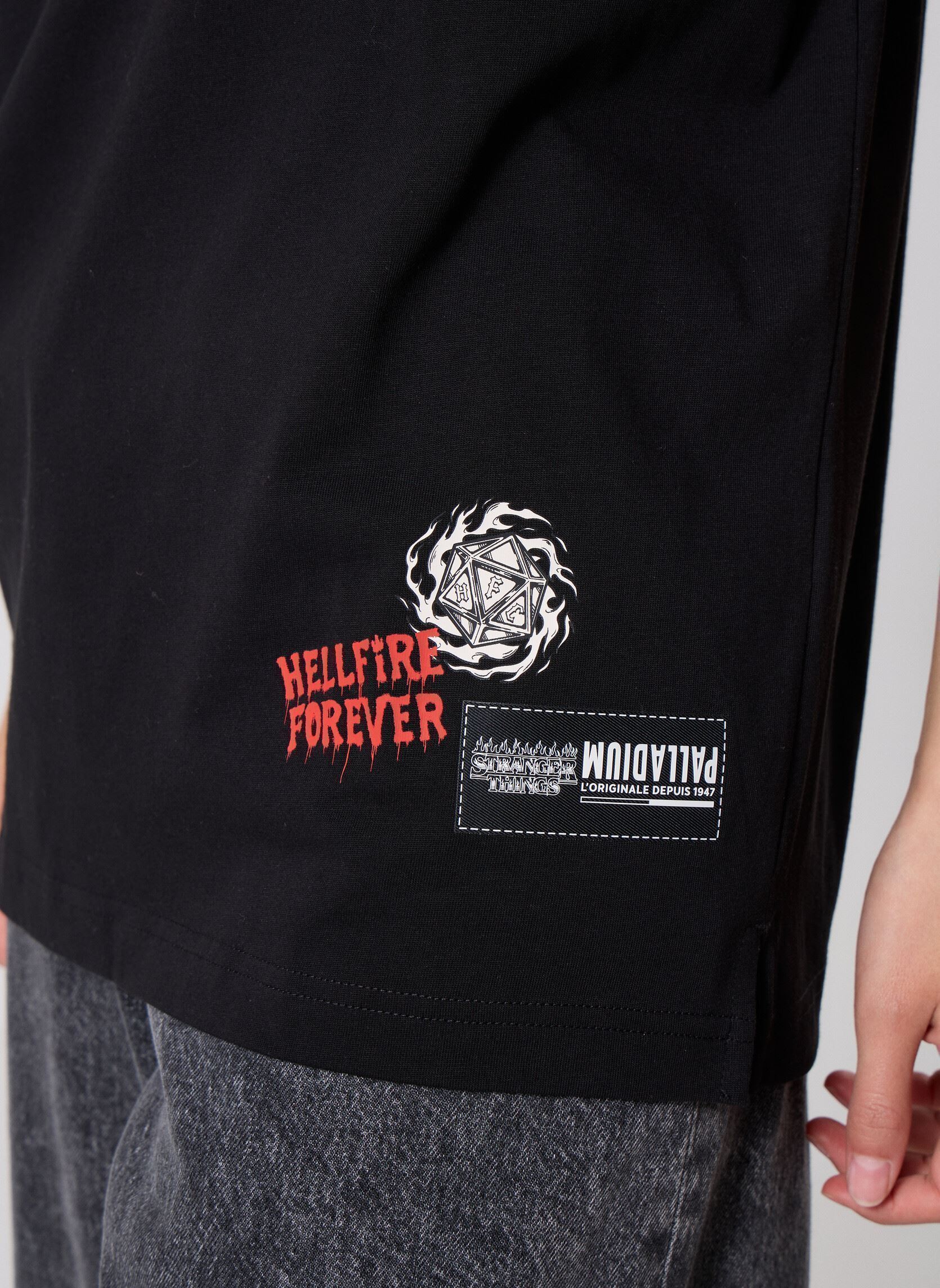 Kurzarm-T-Shirts Hell Fire Tee - Stranger Things schwarz Palladium Kurzarm-T-Shirts Hell Fire Tee - Stranger Things schwarz Black