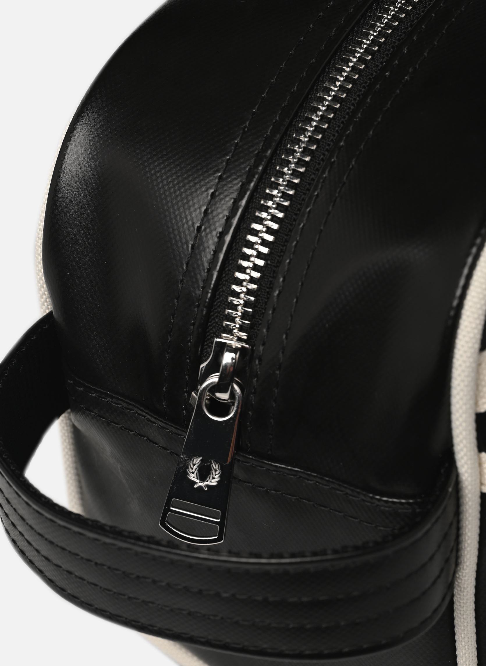 Pochettes COATED POLYESTER WASH BAG 2 homme noir Fred Perry Pochettes COATED POLYESTER WASH BAG 2 homme noir Black/ecru