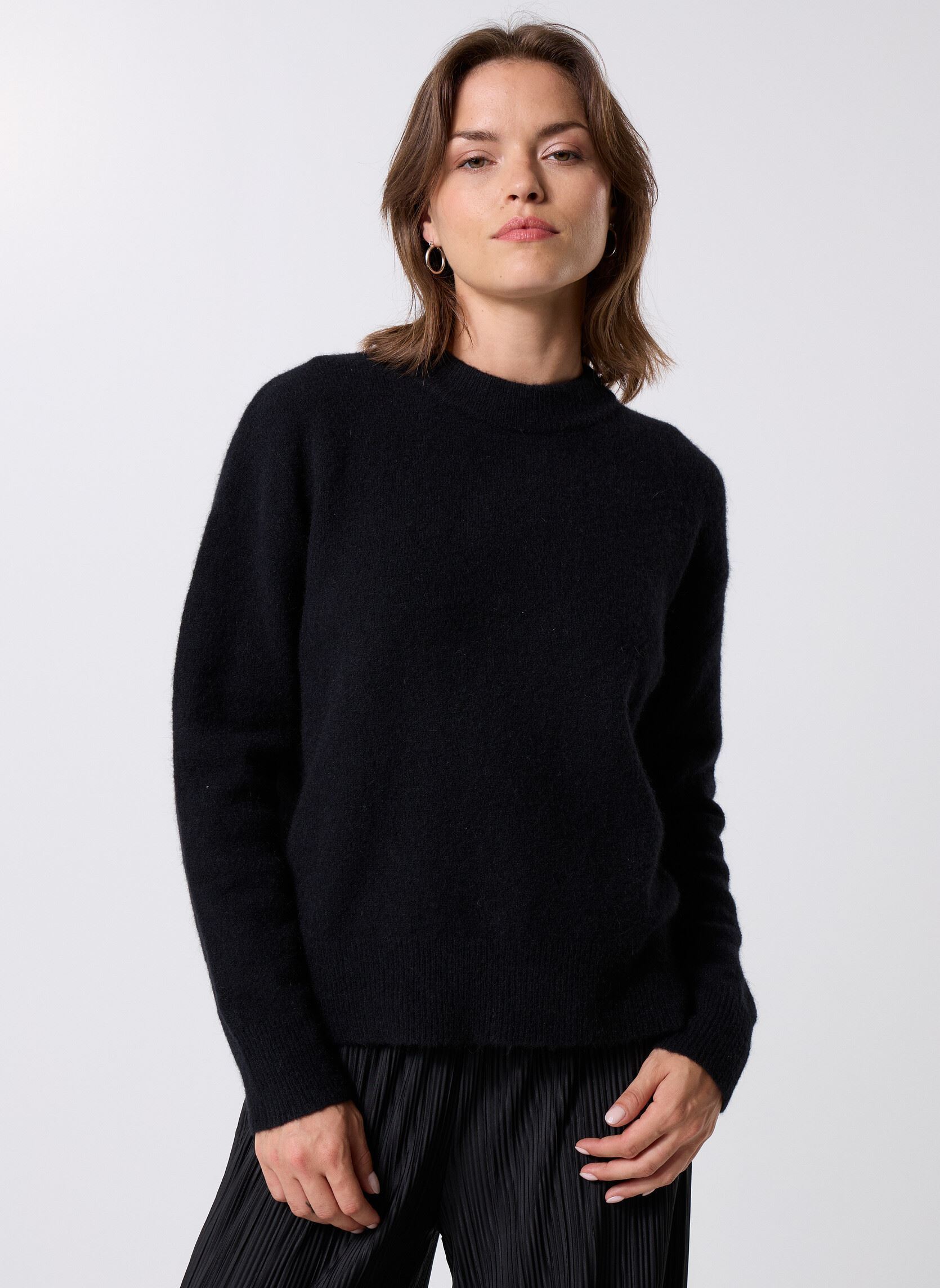 Pull homme en coton au coloris uni avec col V noir