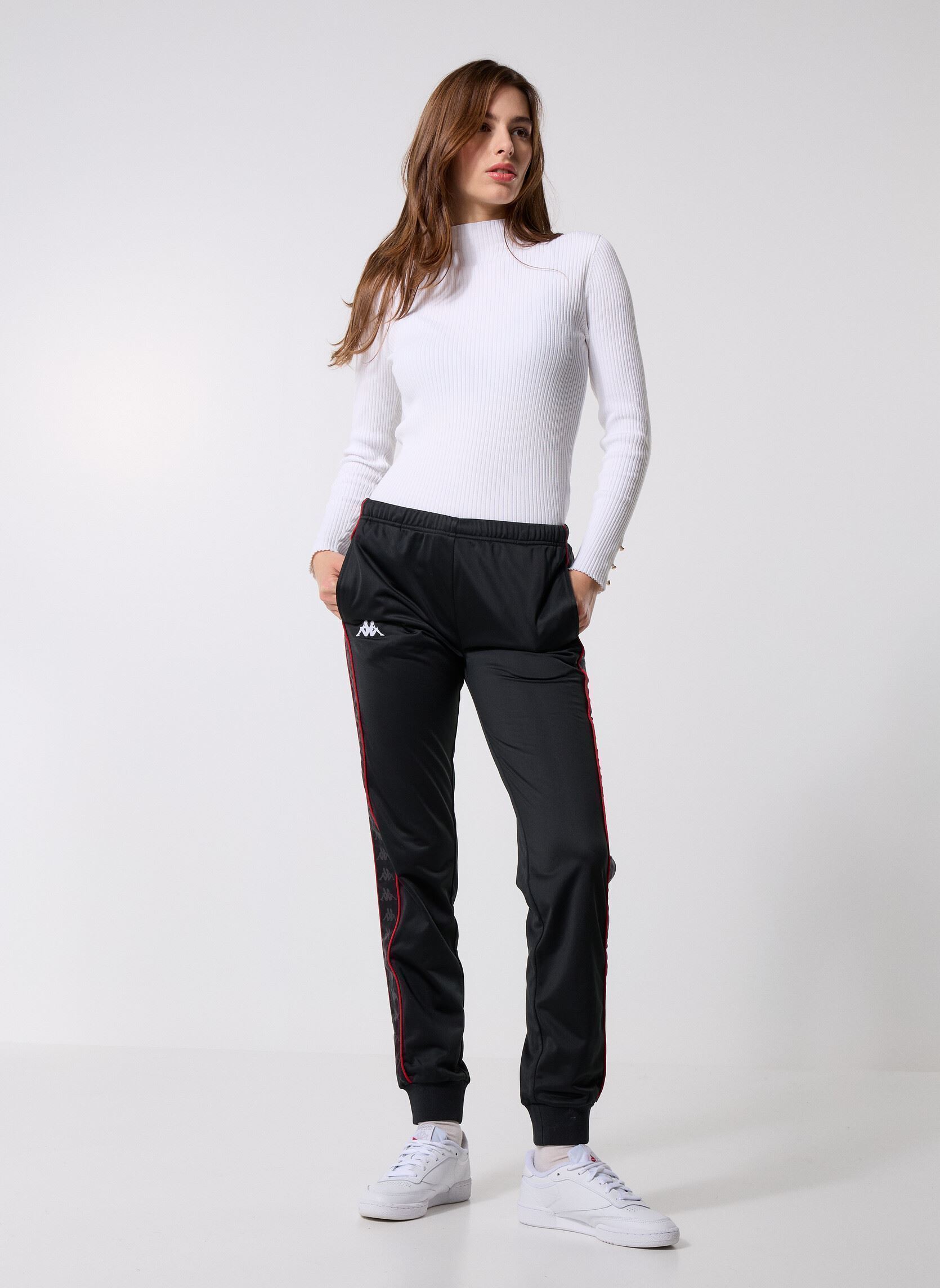 Trainingsbroeken WRASTORIA 222 BANDA PANTS REGULAR FIT dames zwart Kappa Trainingsbroeken WRASTORIA 222 BANDA PANTS REGULAR FIT dames zwart BLACK/ RED RACING/WHITE