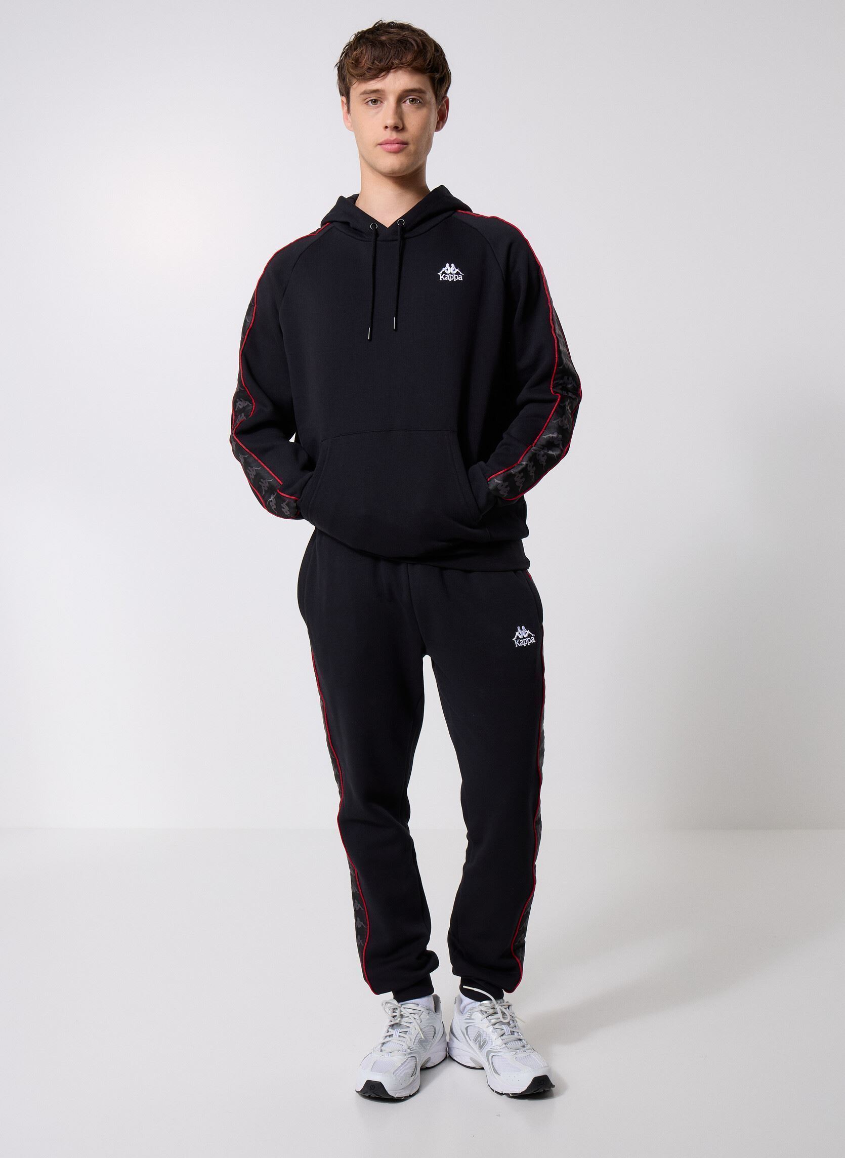 Joggingbroeken 222 BANDA ALANZ 4 heren zwart Kappa Joggingbroeken 222 BANDA ALANZ 4 heren zwart BLACK/RED RACING/WHITE