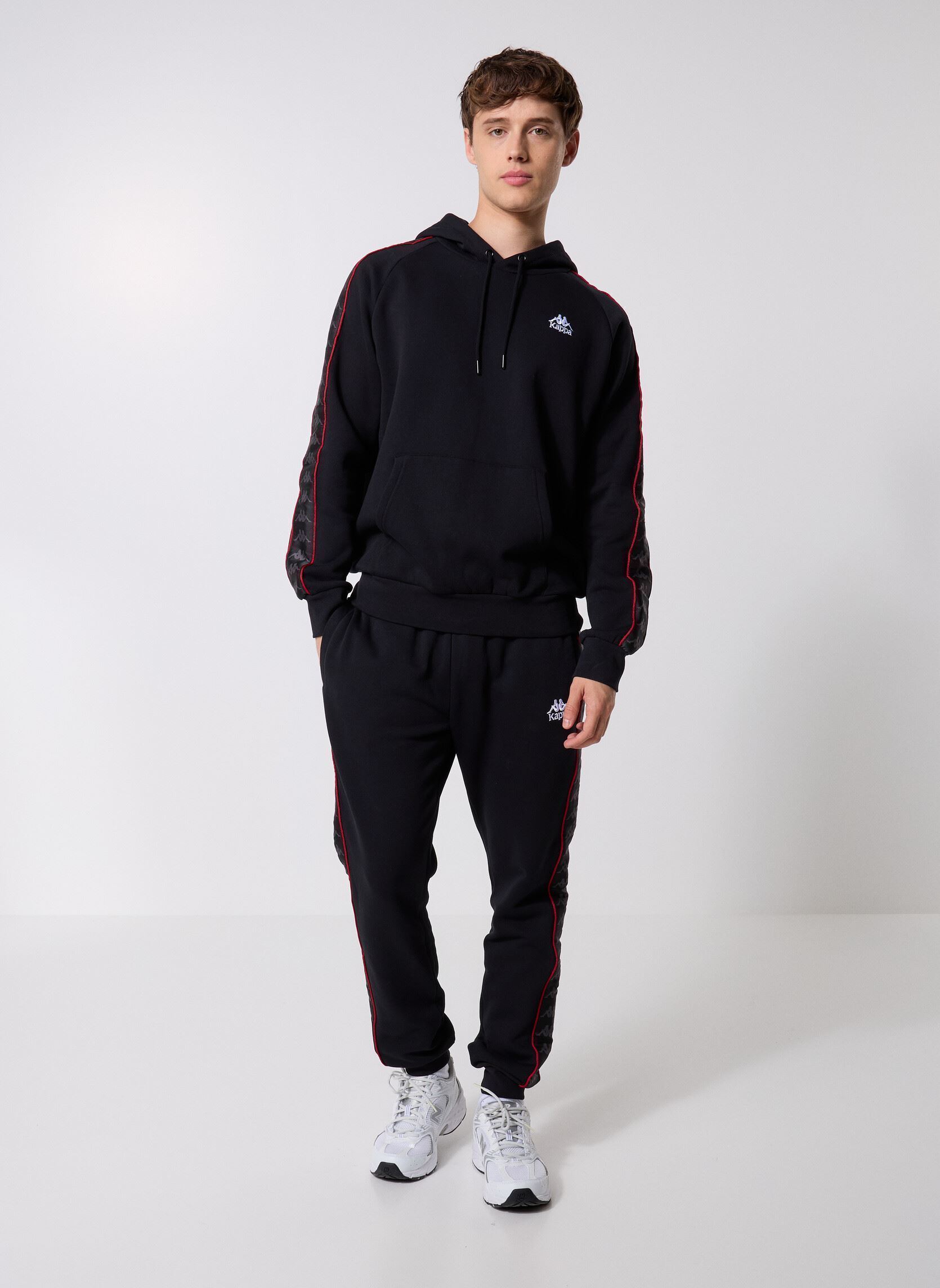 Hoodies 222 BANDA MADISON 2 heren zwart Kappa Hoodies 222 BANDA MADISON 2 heren zwart BLACK/RED RACING/WHITE