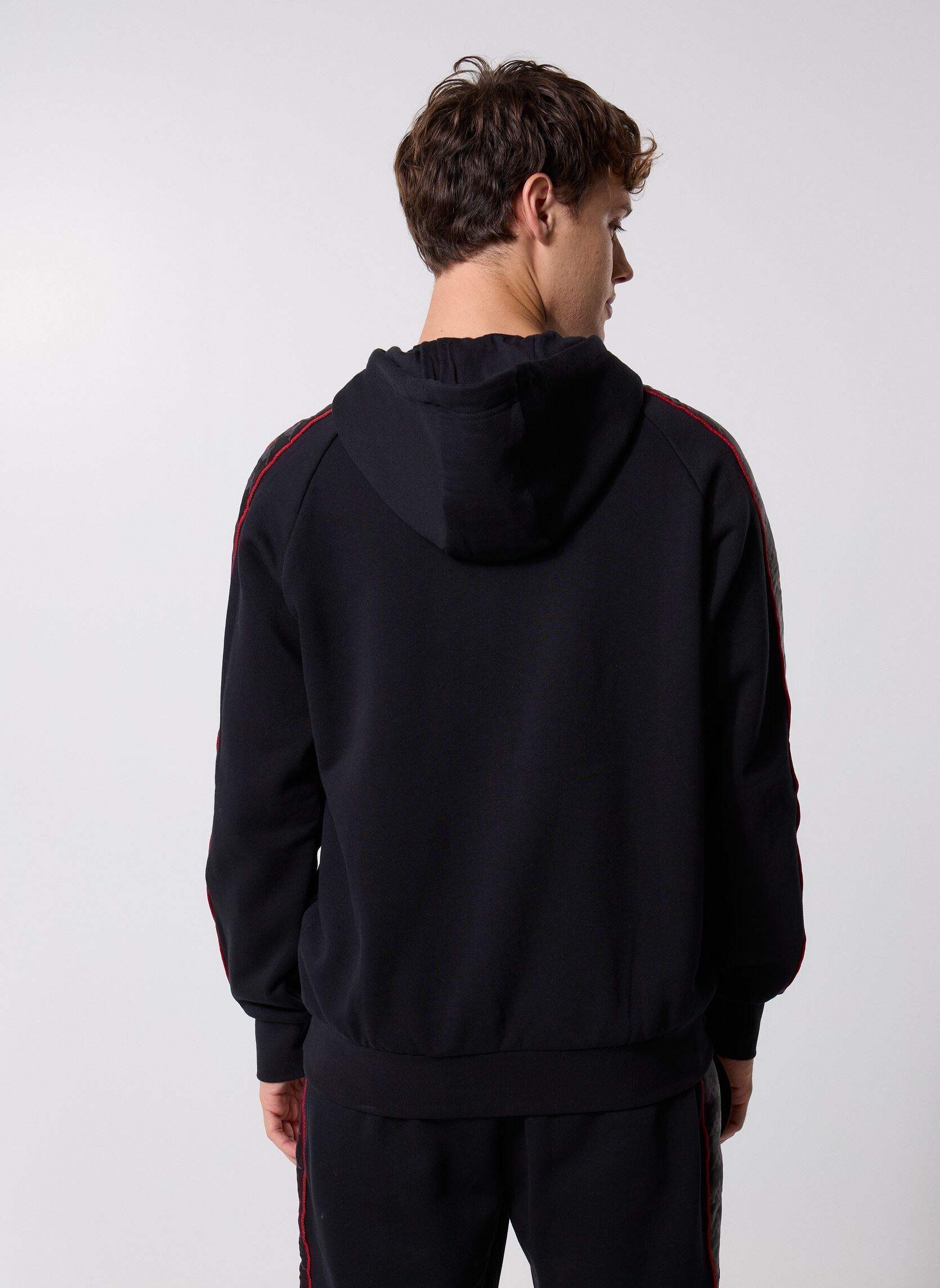 Hoodies 222 BANDA MADISON 2 heren zwart Kappa Hoodies 222 BANDA MADISON 2 heren zwart BLACK/RED RACING/WHITE