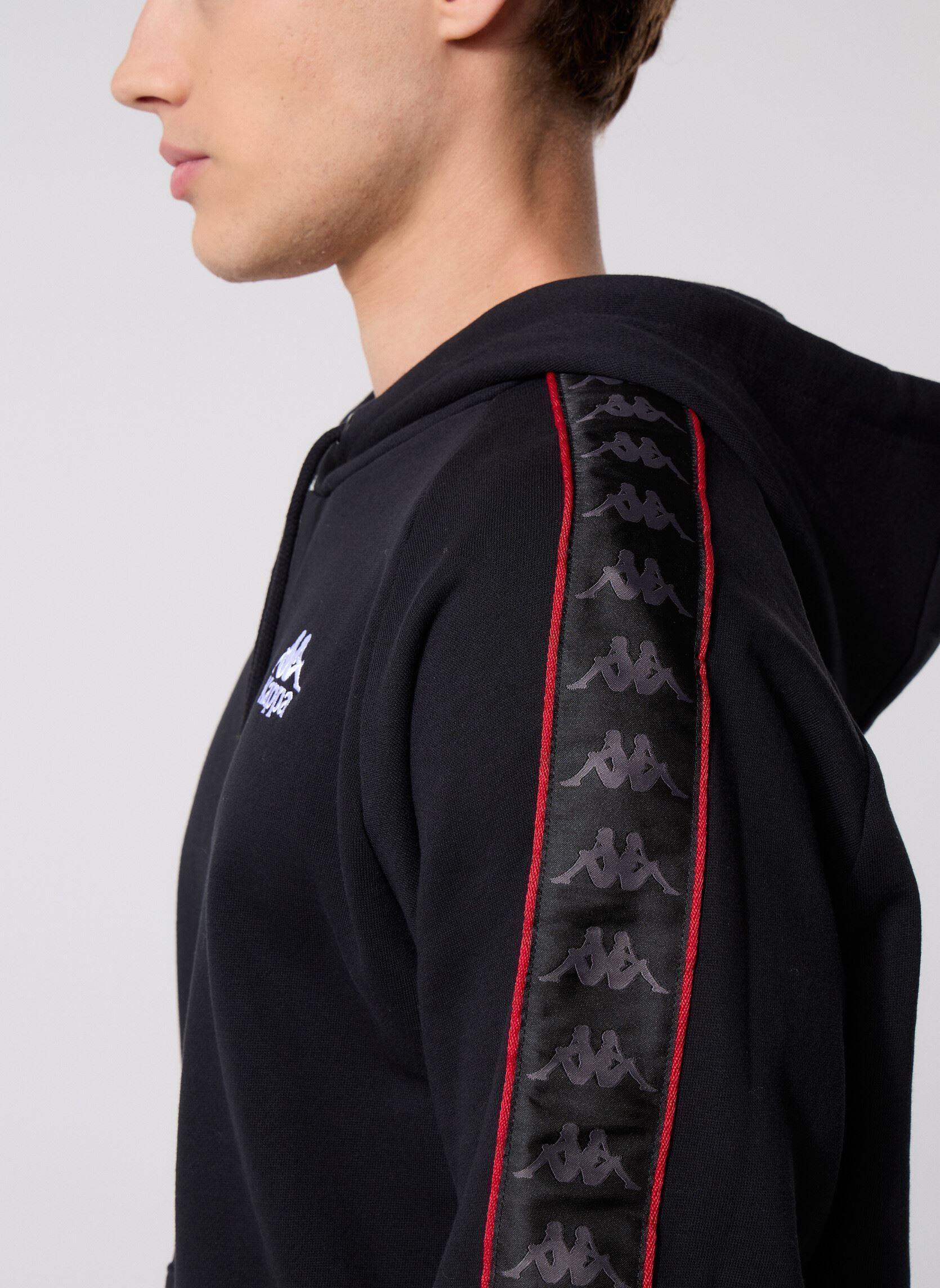 Hoodies 222 BANDA MADISON 2 heren zwart Kappa Hoodies 222 BANDA MADISON 2 heren zwart BLACK/RED RACING/WHITE
