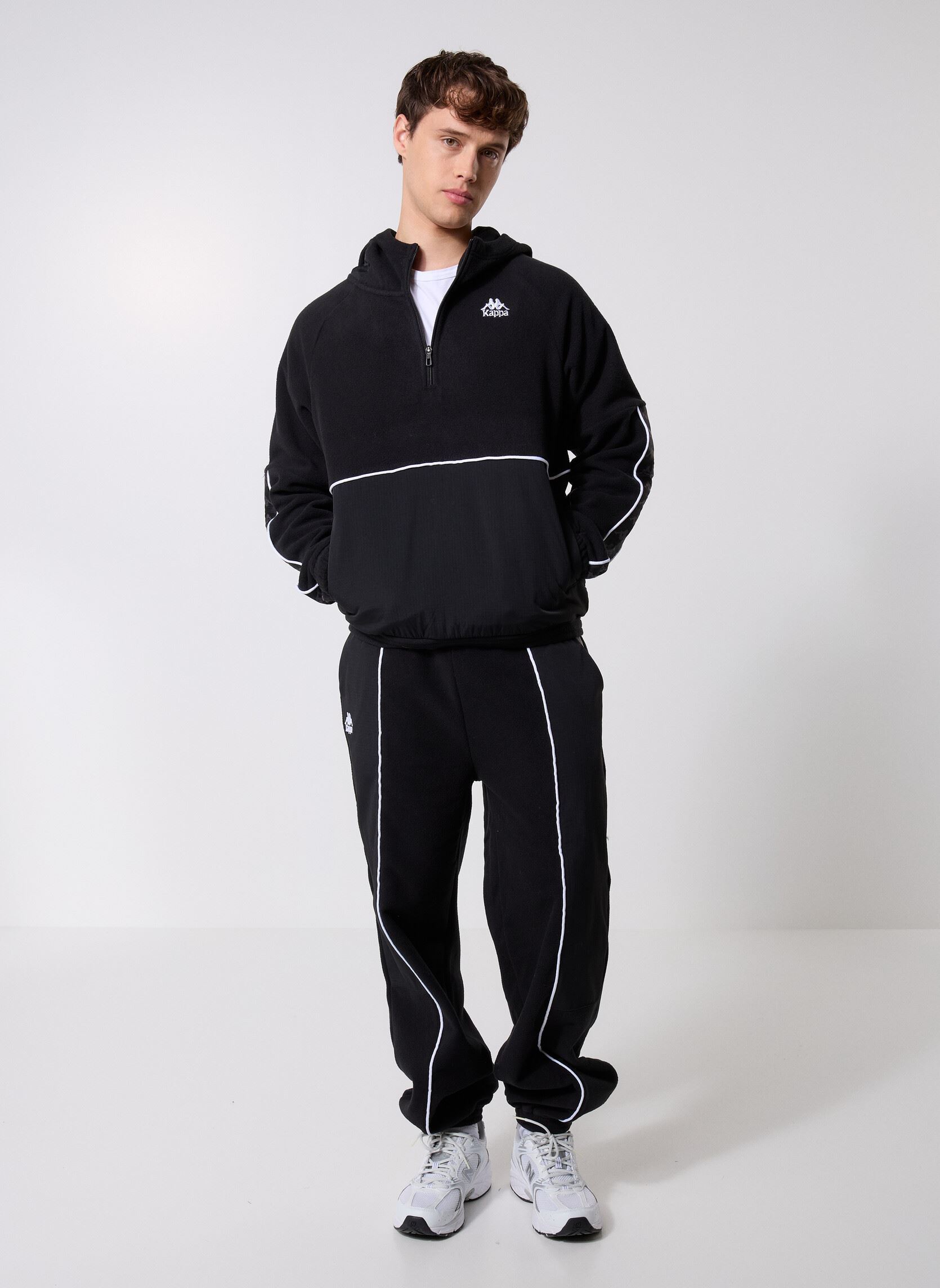 Joggingbroeken 222 BANDA OTELLO heren zwart Kappa Joggingbroeken 222 BANDA OTELLO heren zwart BLACK/WHITE