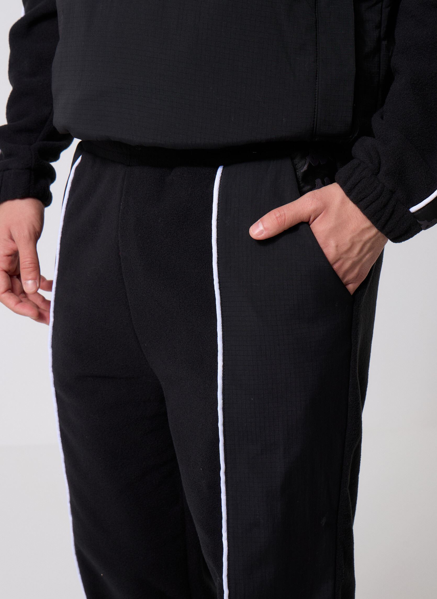 Joggingbroeken 222 BANDA OTELLO heren zwart Kappa Joggingbroeken 222 BANDA OTELLO heren zwart BLACK/WHITE