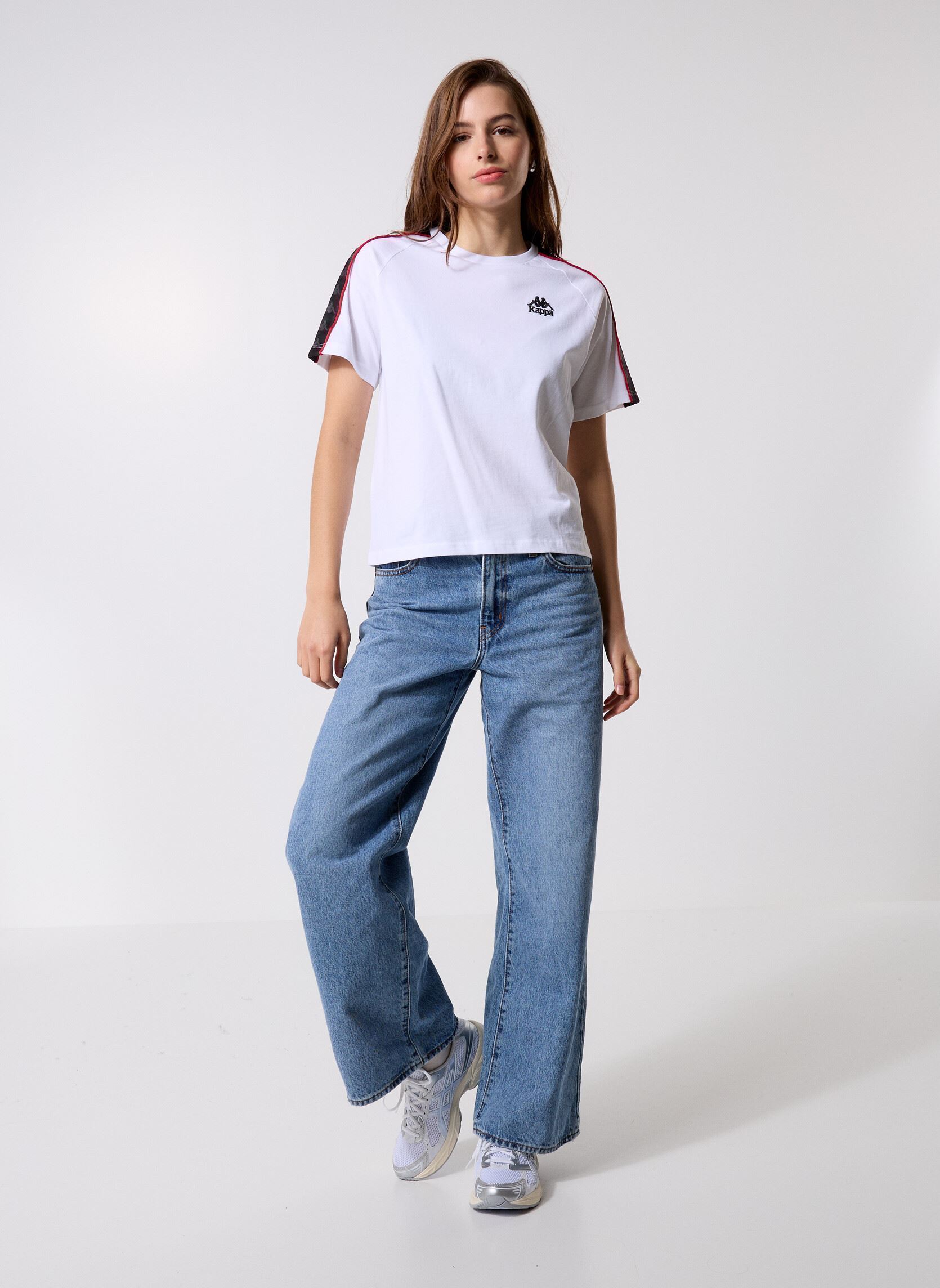 Tee-shirts manches courtes 222 BANDA ADI femme blanc Kappa Tee-shirts manches courtes 222 BANDA ADI femme blanc WHITE/BLACK/RED RACING