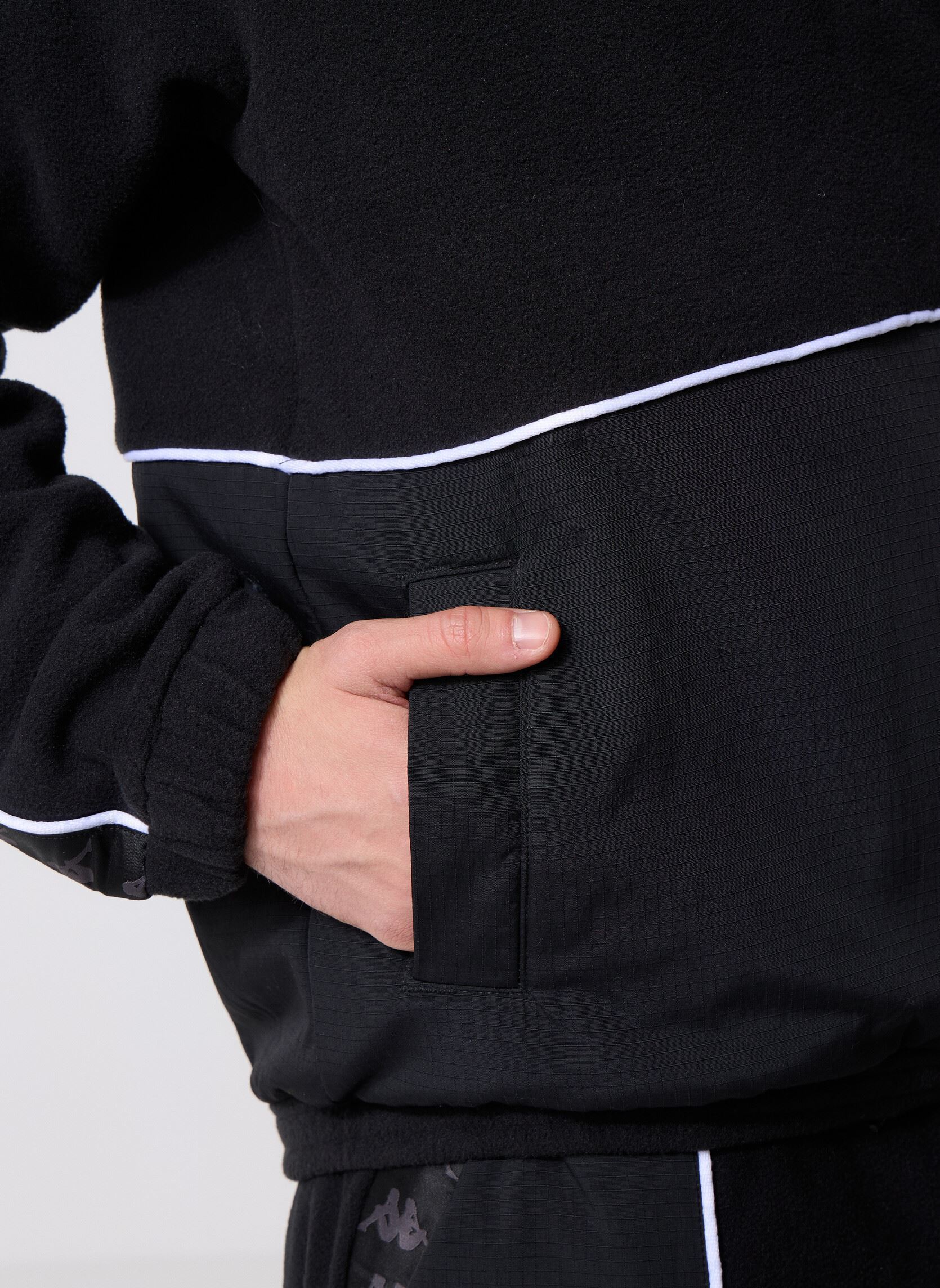 Hoodies 222 BANDA ORSON heren zwart Kappa Hoodies 222 BANDA ORSON heren zwart BLACK/WHITE