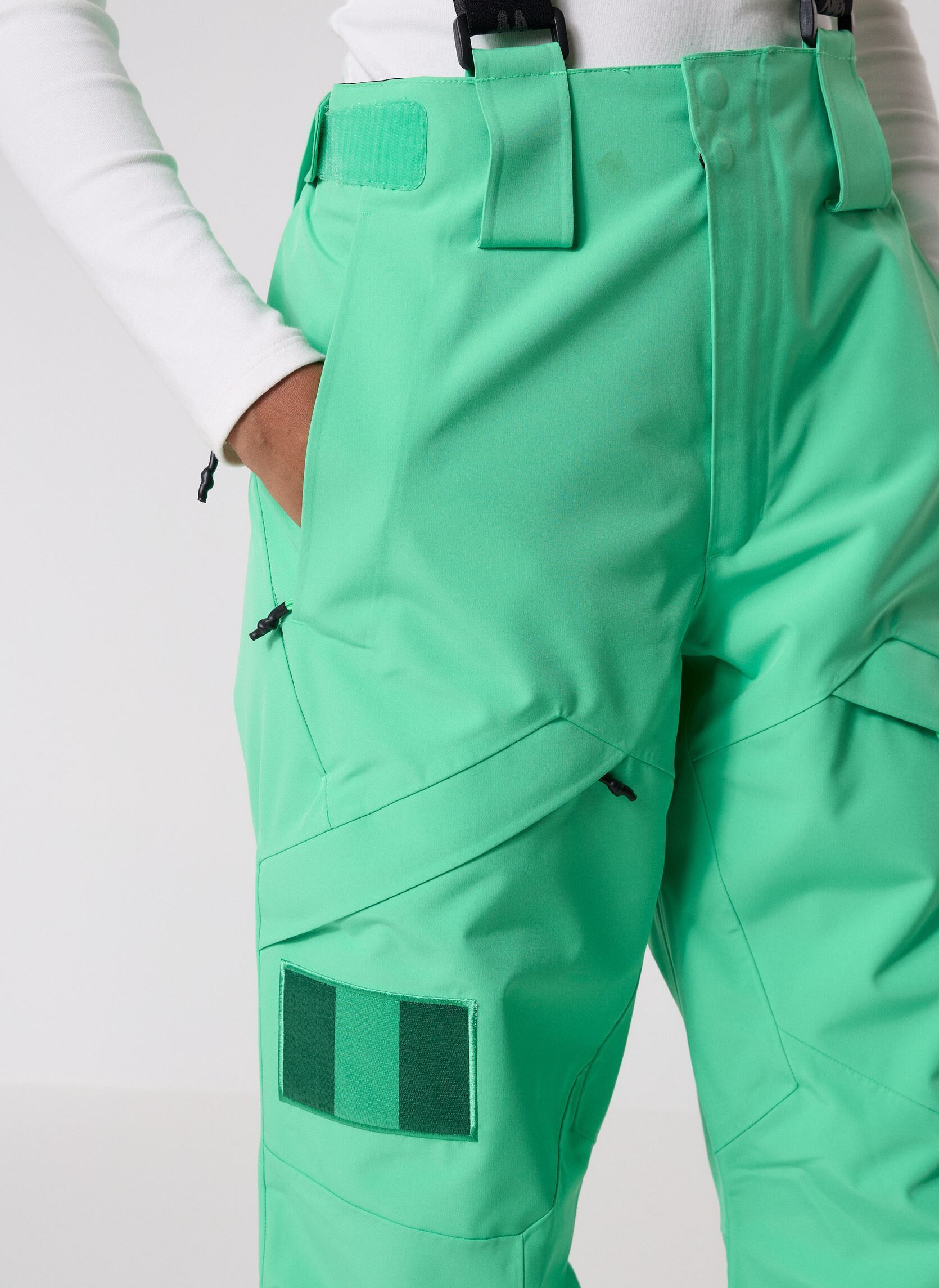 Rechte broeken 6CENTO 622C PREMIUM groen Kappa Rechte broeken 6CENTO 622C PREMIUM groen GREEN IRISH/BLACK